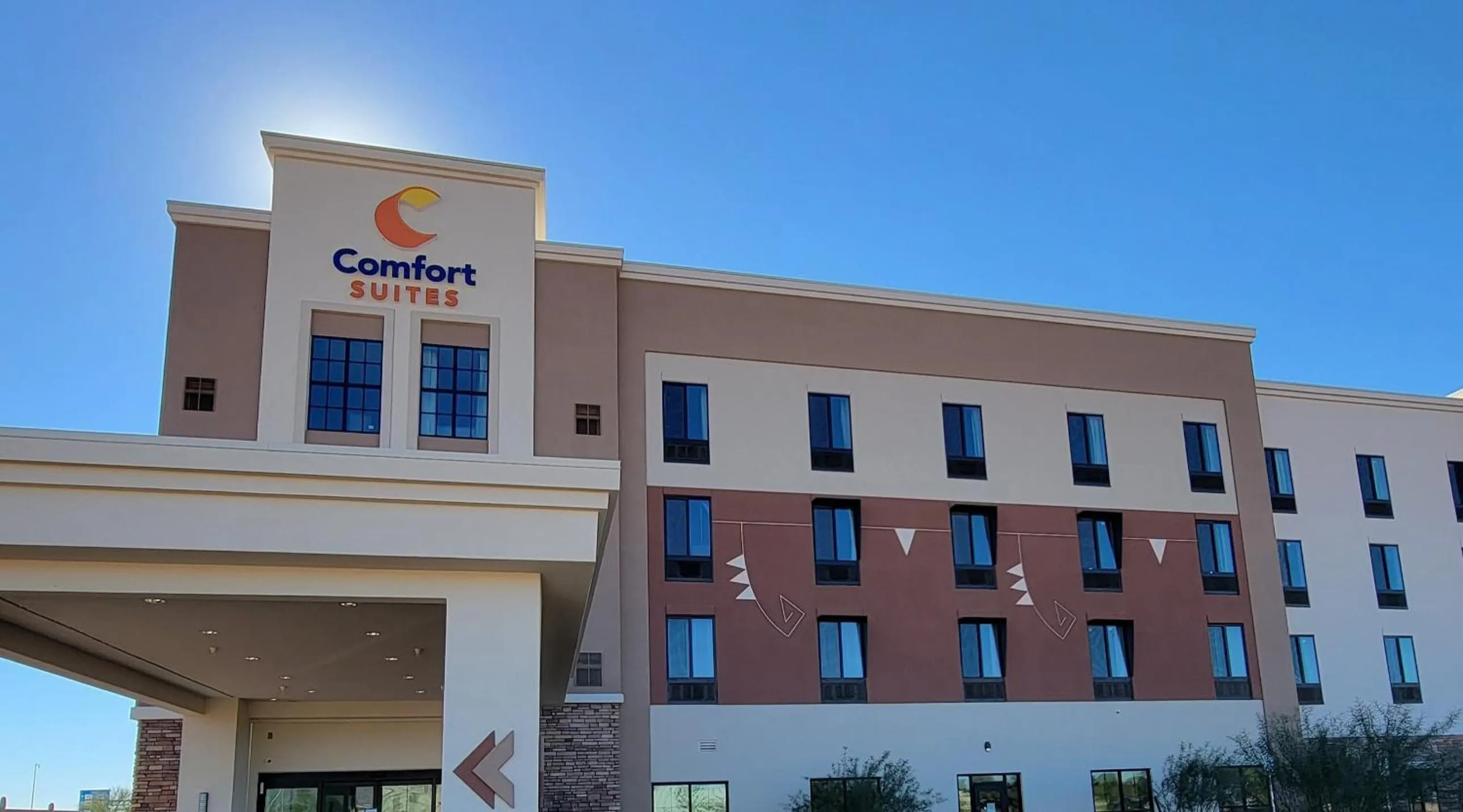 Property building in Comfort Suites Scottsdale Talking Stick Entertainment District