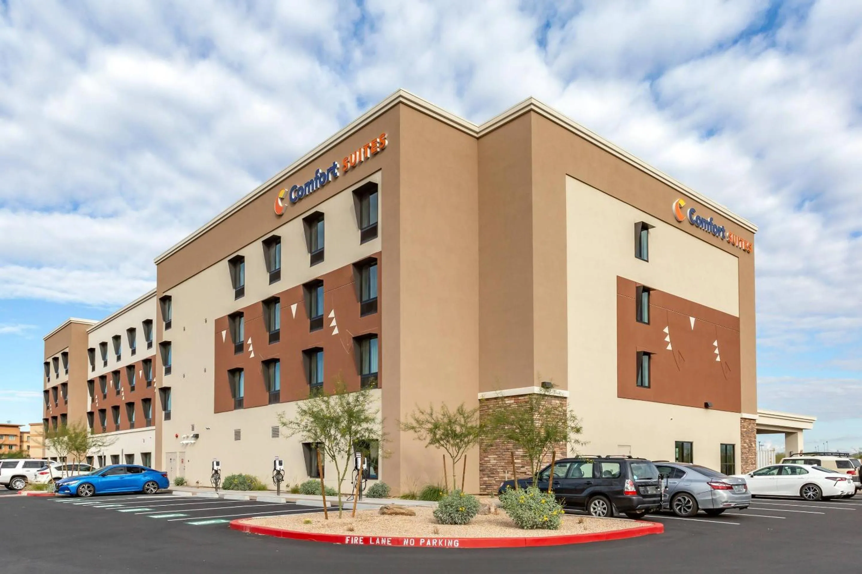 Property building in Comfort Suites Scottsdale Talking Stick Entertainment District