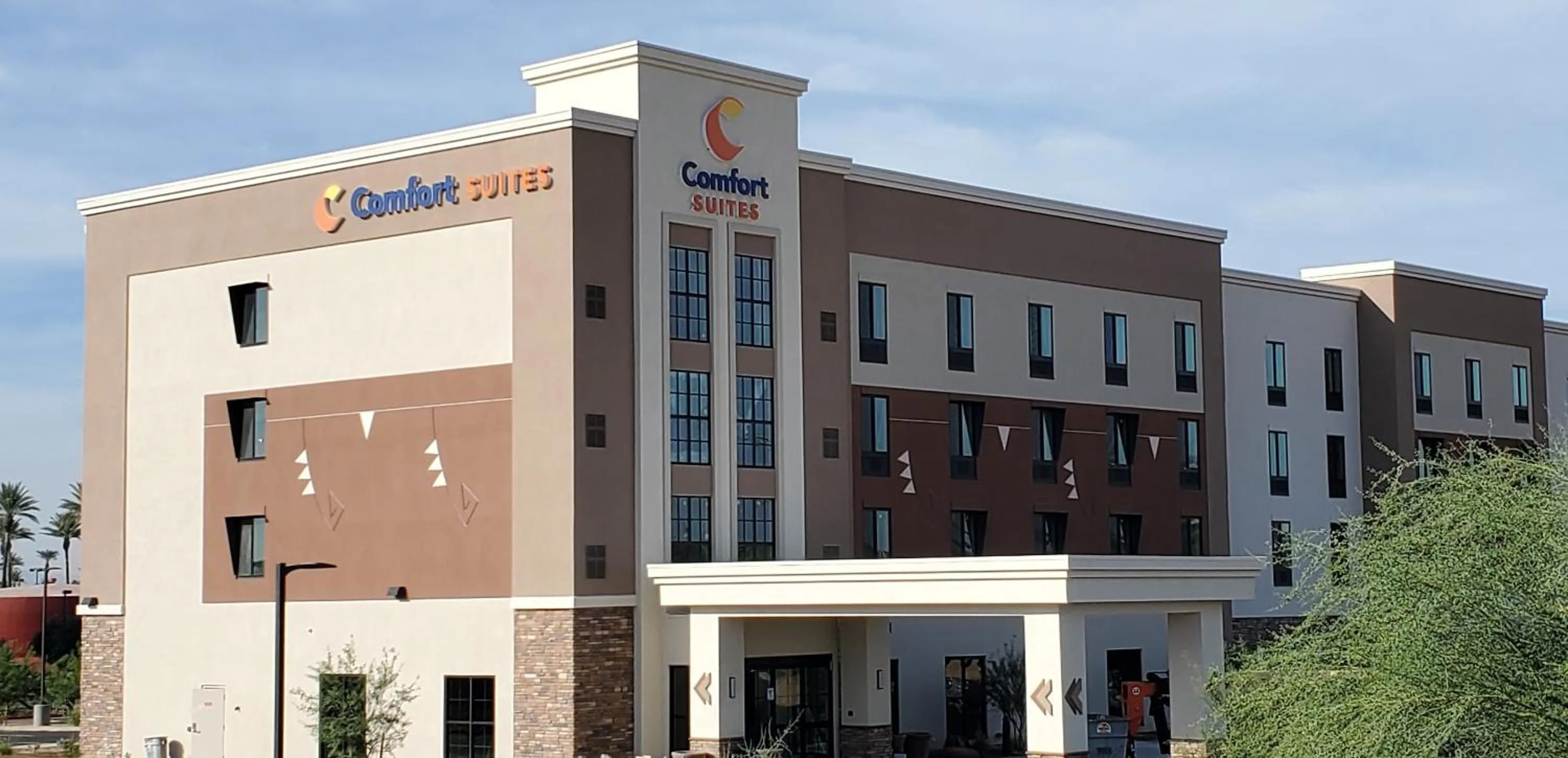 Property building in Comfort Suites Scottsdale Talking Stick Entertainment District