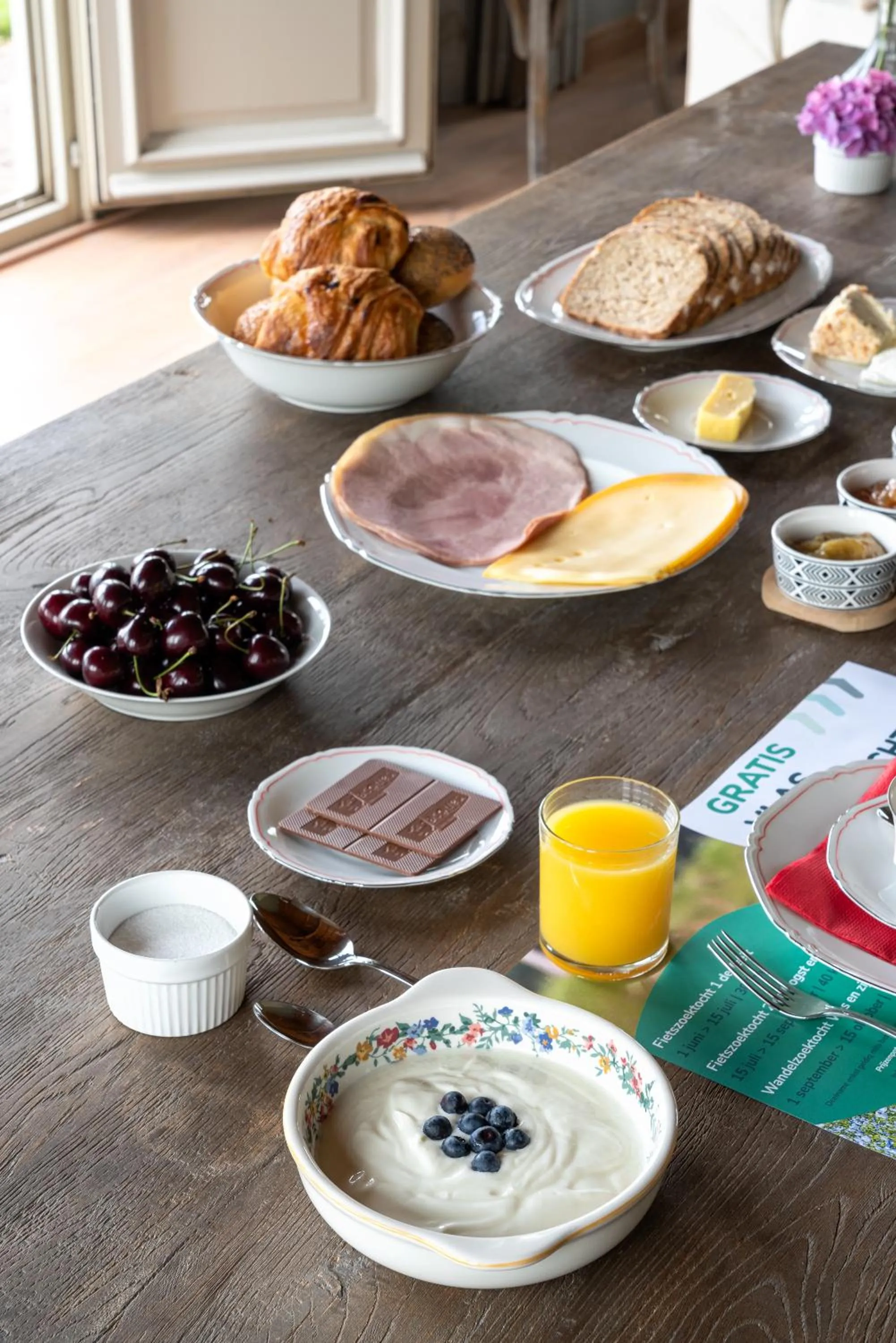 Continental breakfast in B&B De Hemelse Polder