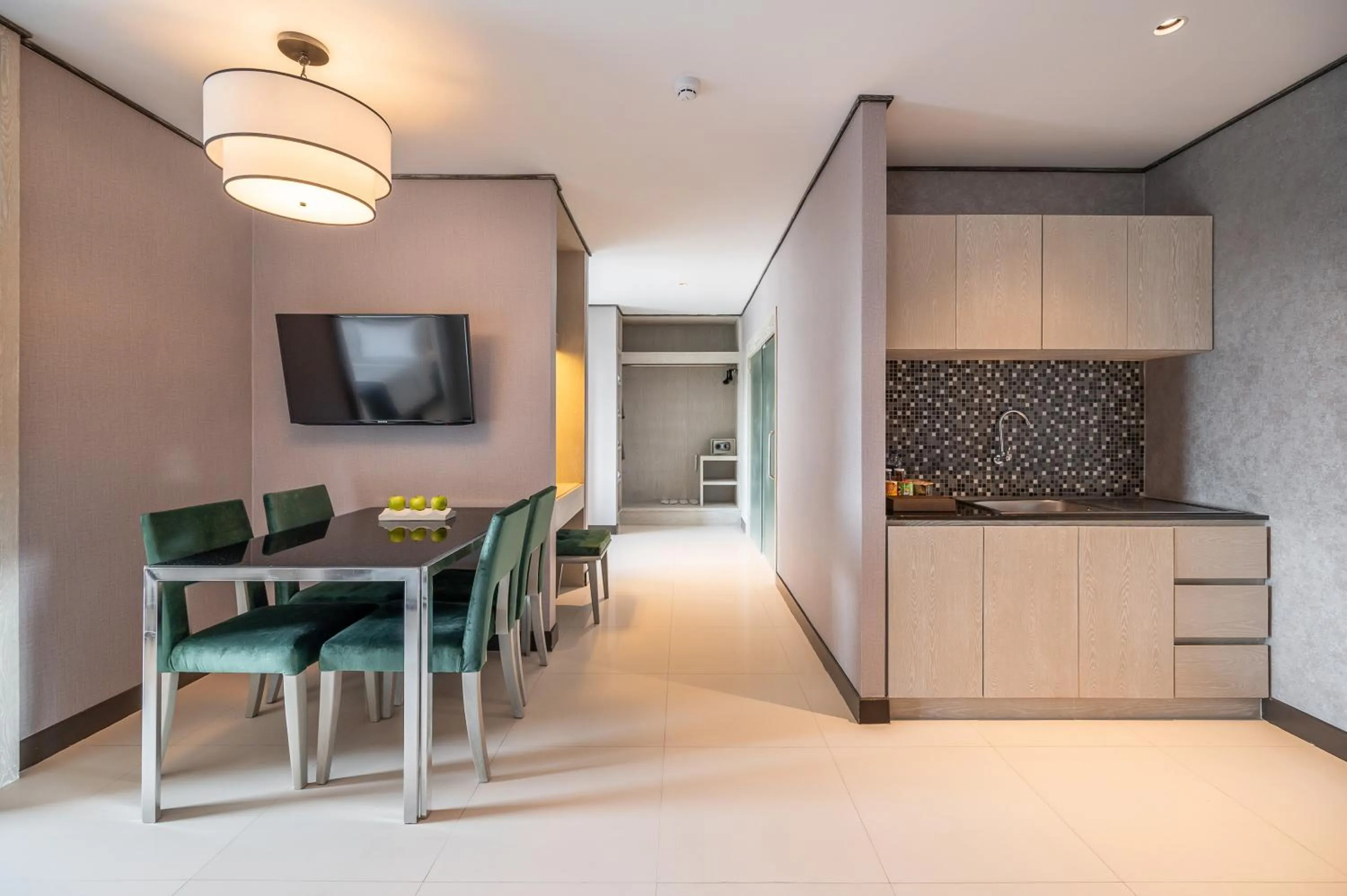 Kitchen or kitchenette in Manhattan Pattaya Hotel - SHA Extra Plus