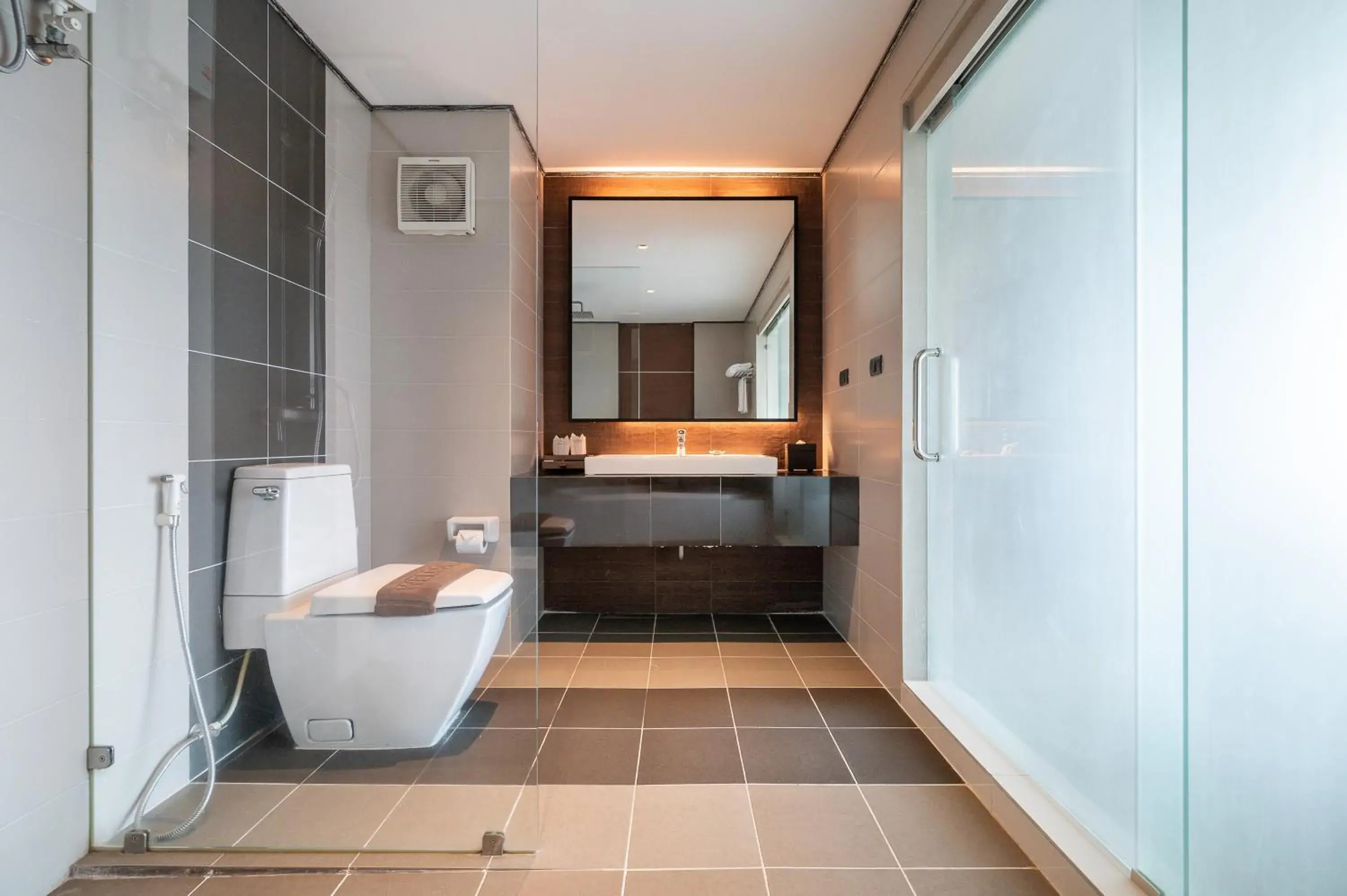 Bathroom in Manhattan Pattaya Hotel - SHA Extra Plus