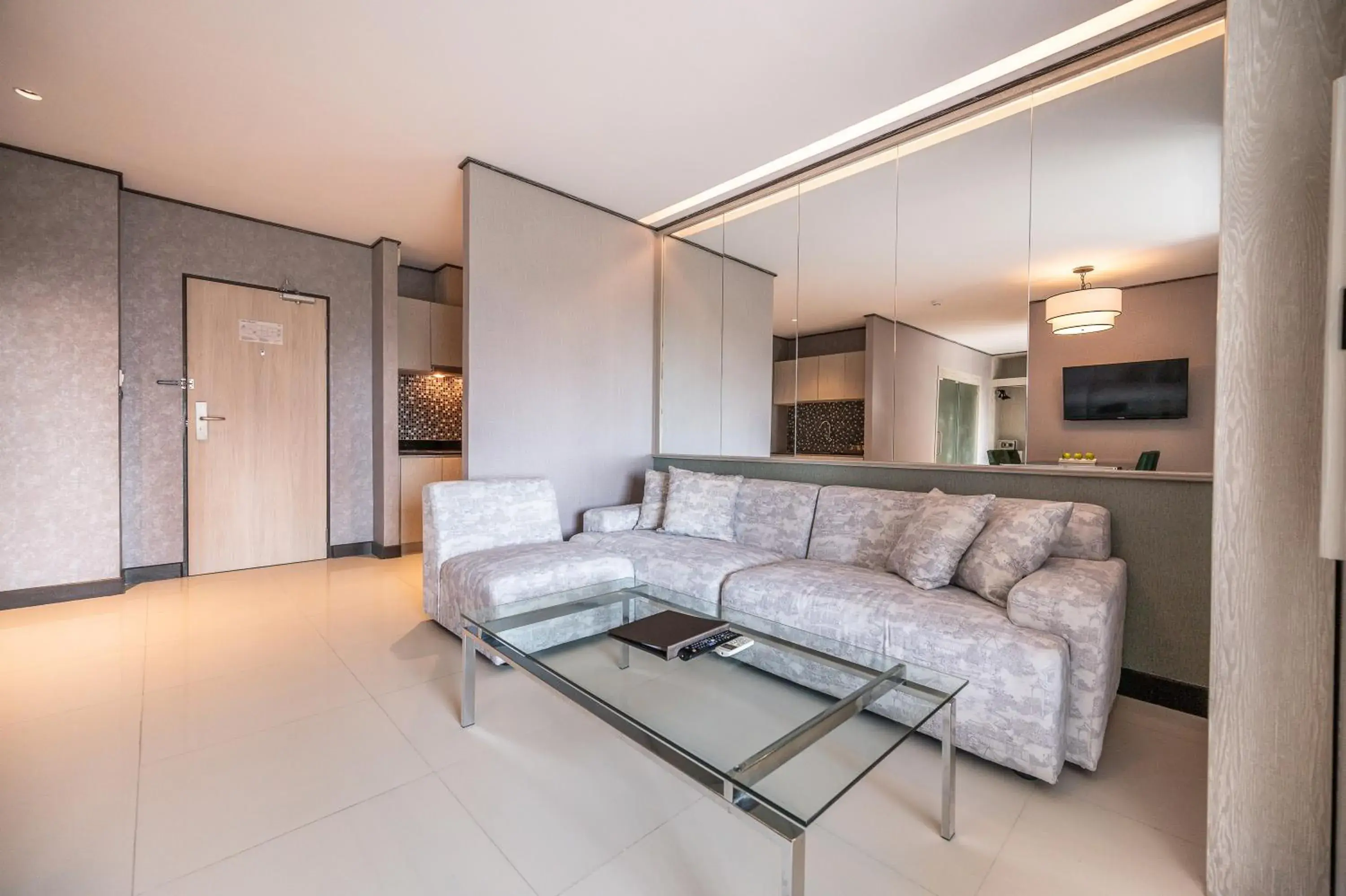 Living room, Seating Area in Manhattan Pattaya Hotel - SHA Extra Plus