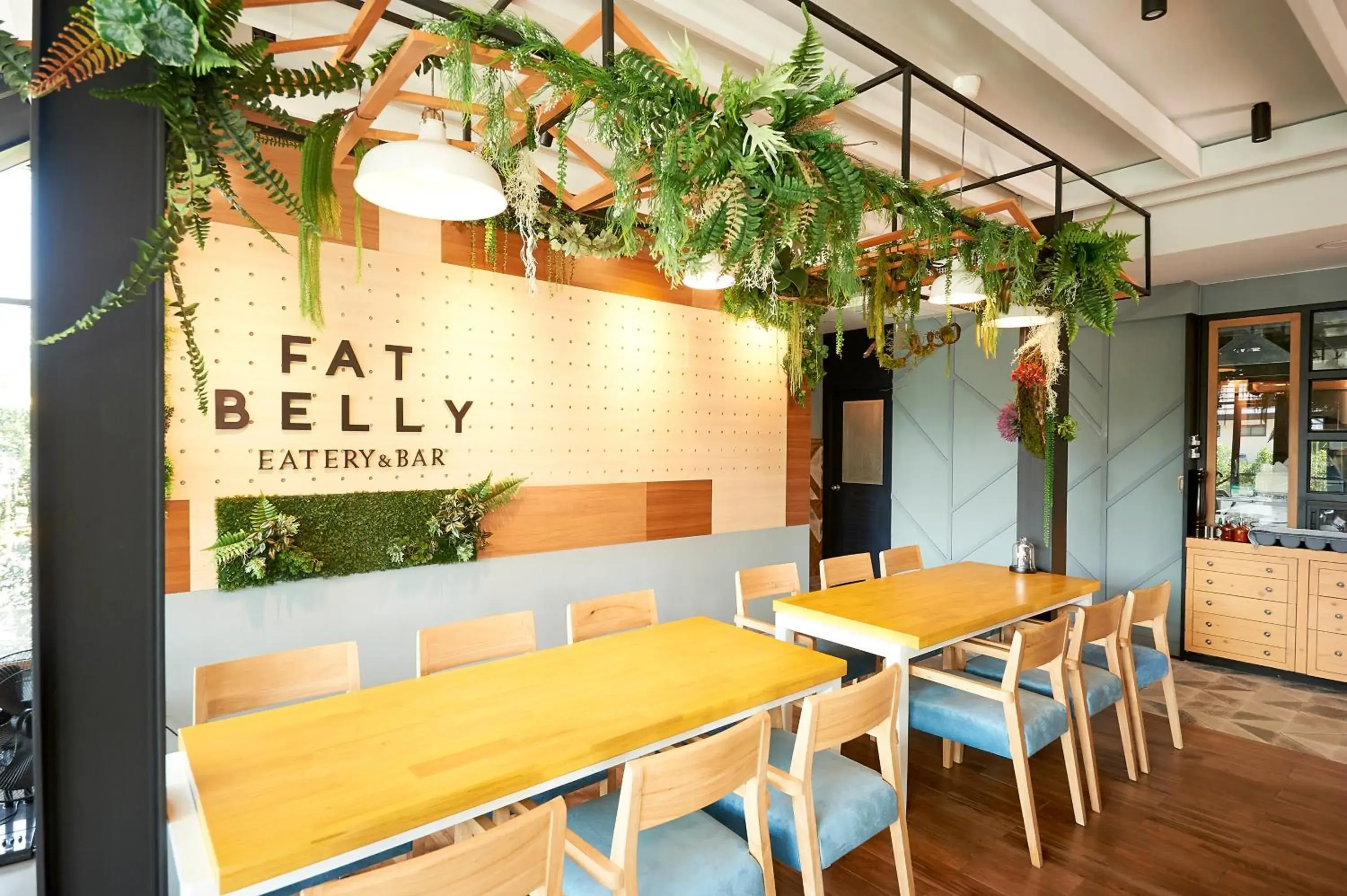 Restaurant/places to eat in Manhattan Pattaya Hotel - SHA Extra Plus