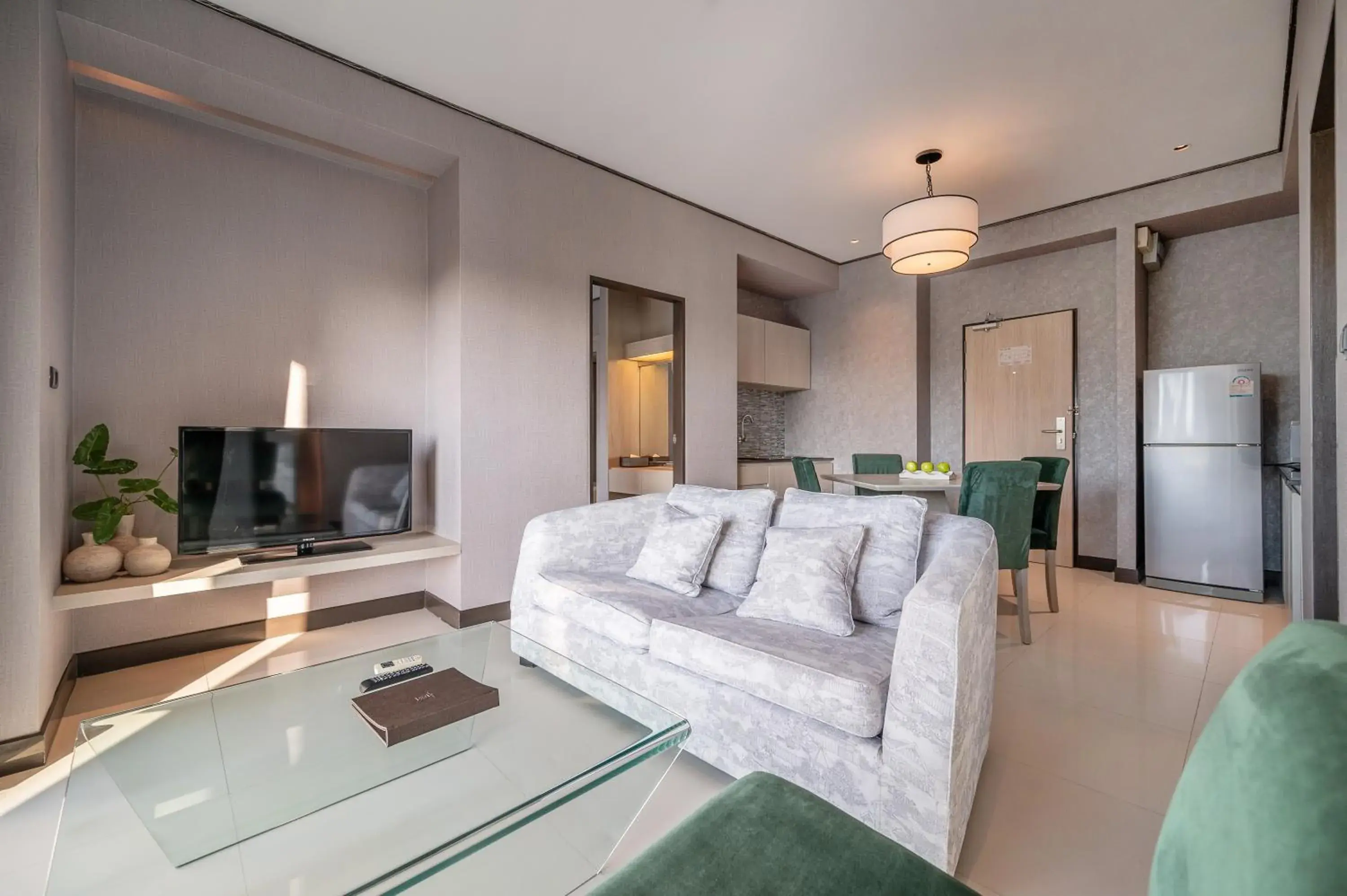 Living room, Seating Area in Manhattan Pattaya Hotel - SHA Extra Plus