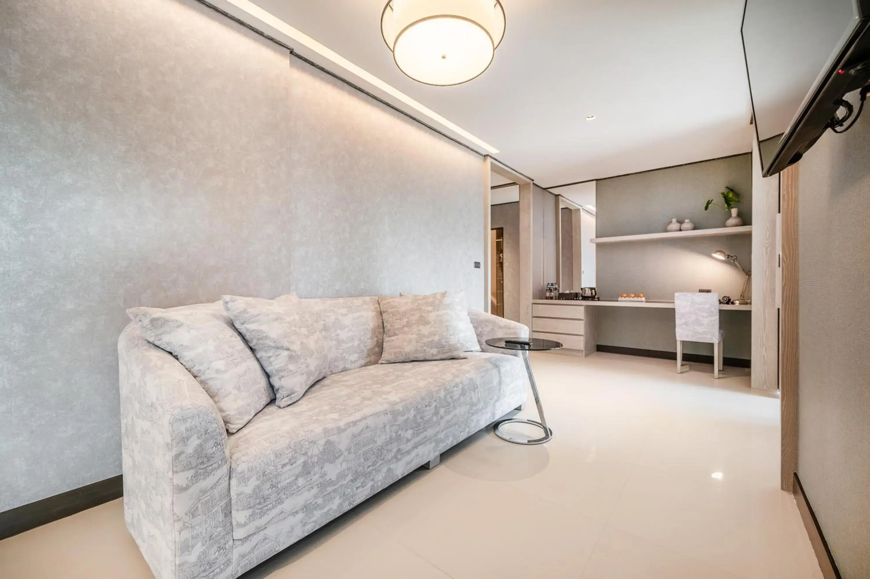 Living room, Bed in Manhattan Pattaya Hotel - SHA Extra Plus
