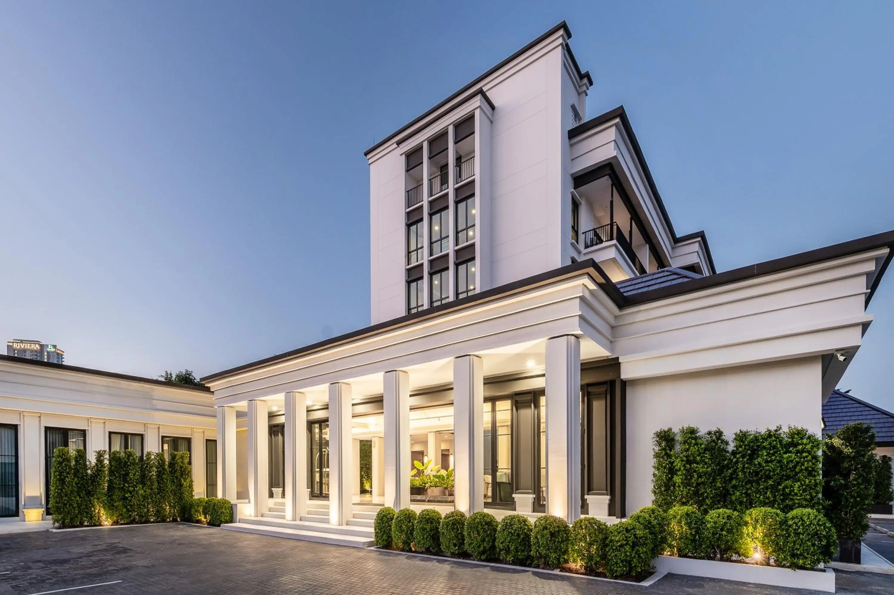 Property building in Manhattan Pattaya Hotel - SHA Extra Plus