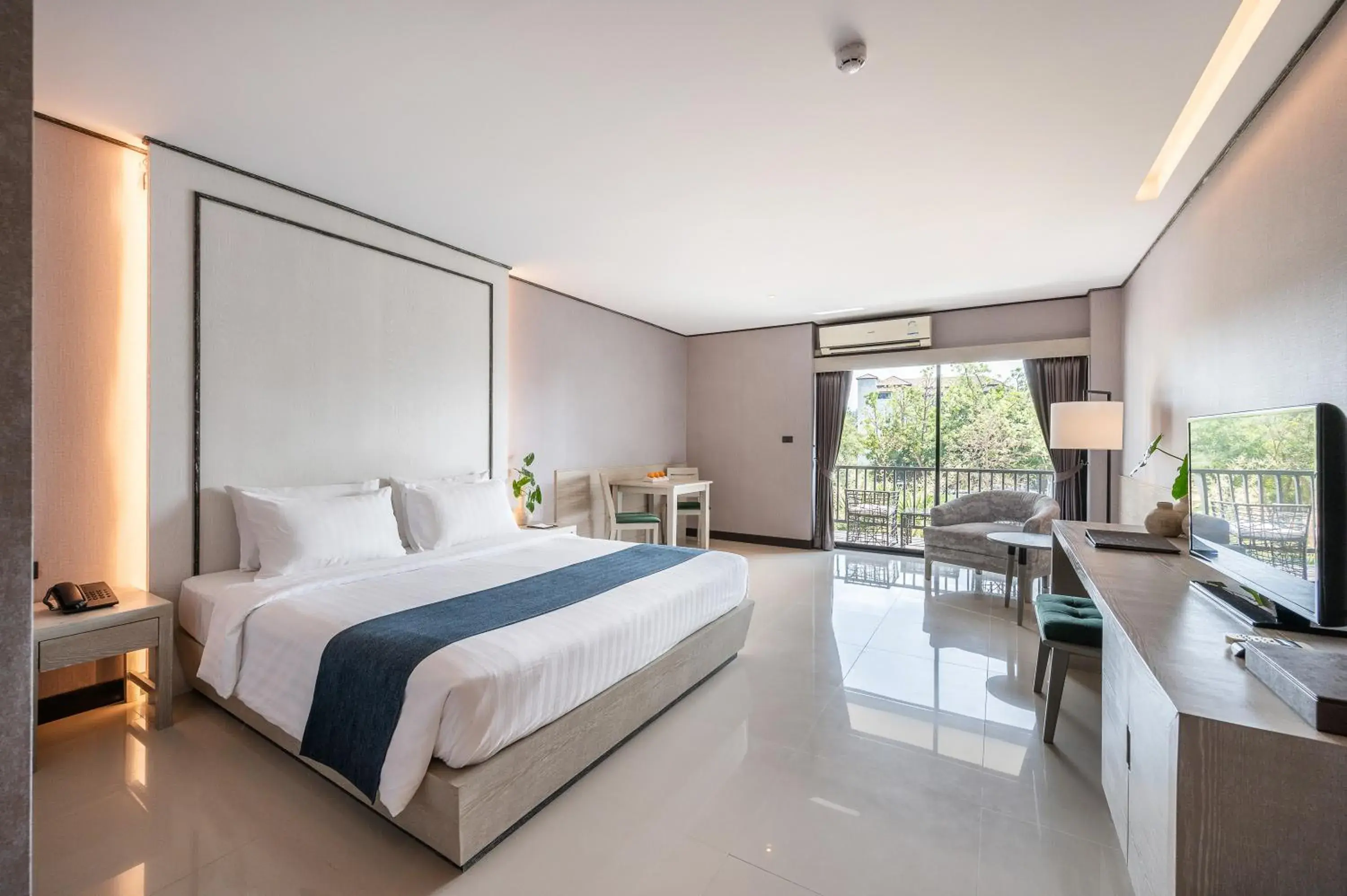 Bedroom, Bed in Manhattan Pattaya Hotel - SHA Extra Plus