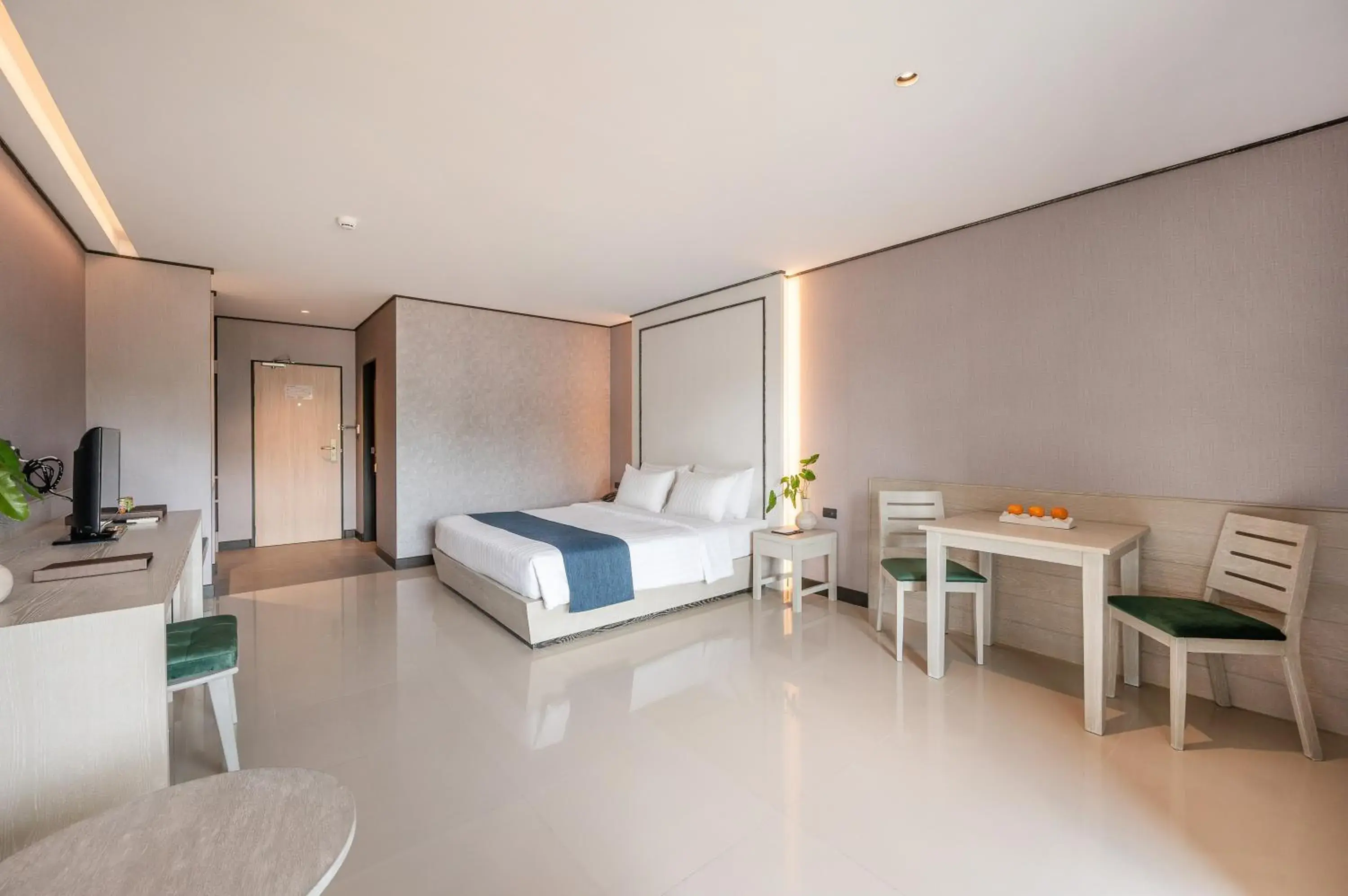 Bedroom, Bed in Manhattan Pattaya Hotel - SHA Extra Plus