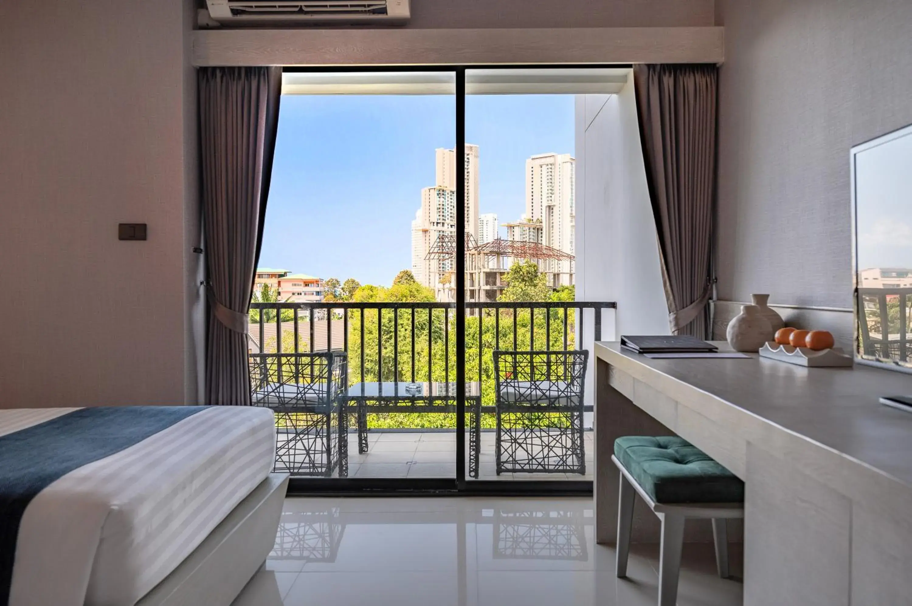 View (from property/room), Bed in Manhattan Pattaya Hotel - SHA Extra Plus