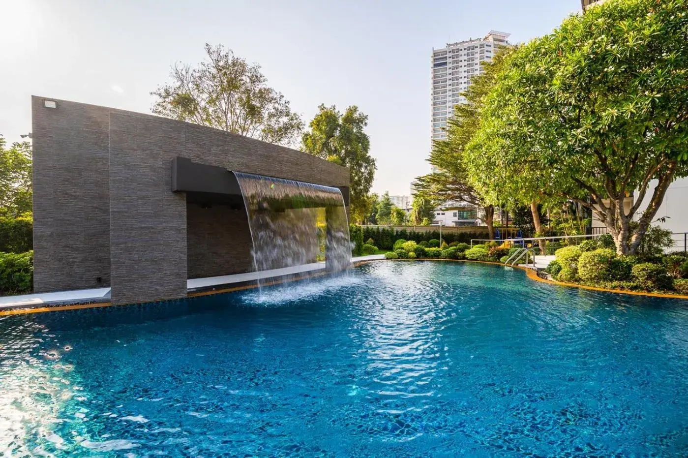 Swimming Pool in Manhattan Pattaya Hotel - SHA Extra Plus