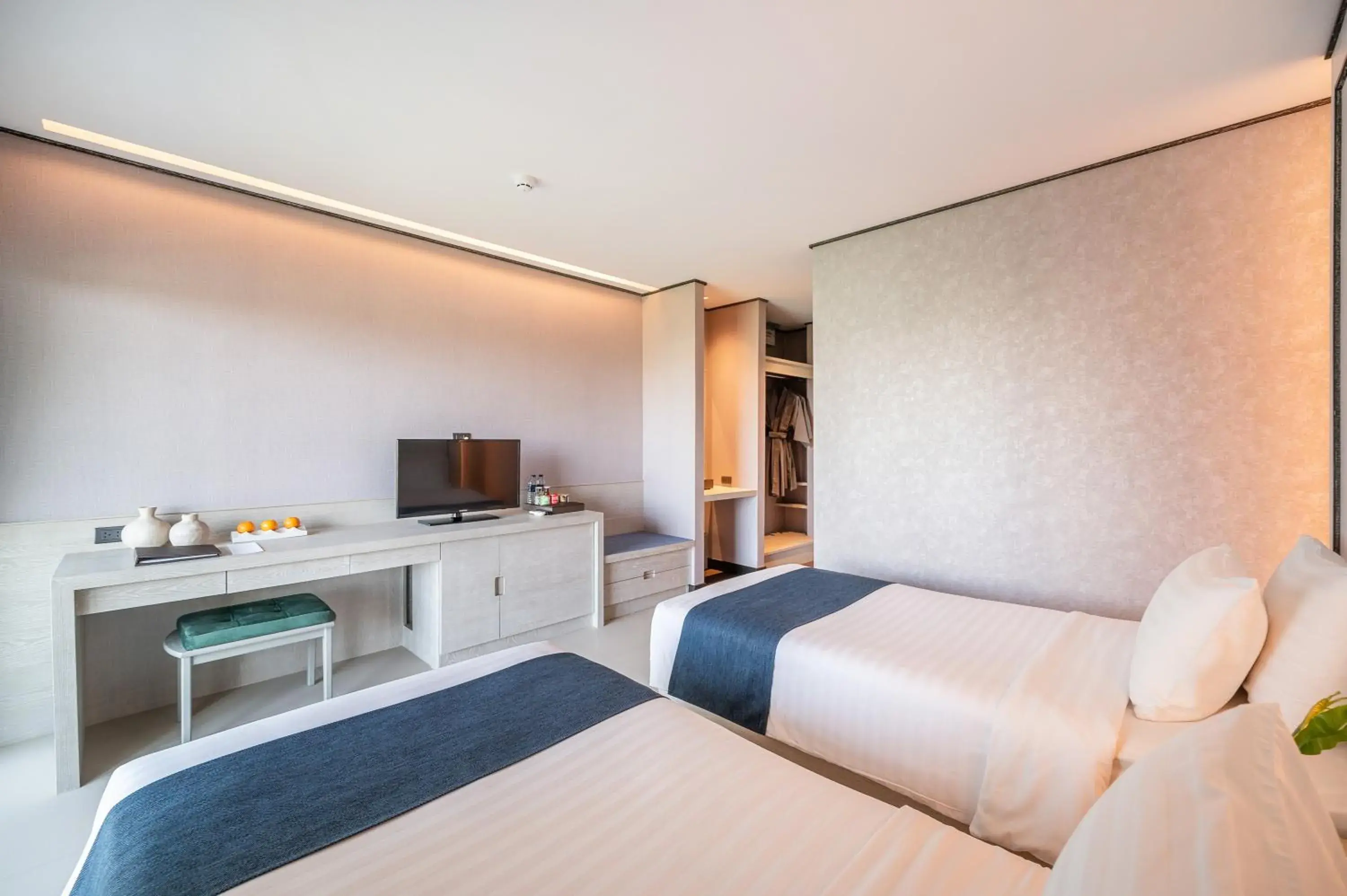 Bedroom, Bed in Manhattan Pattaya Hotel - SHA Extra Plus
