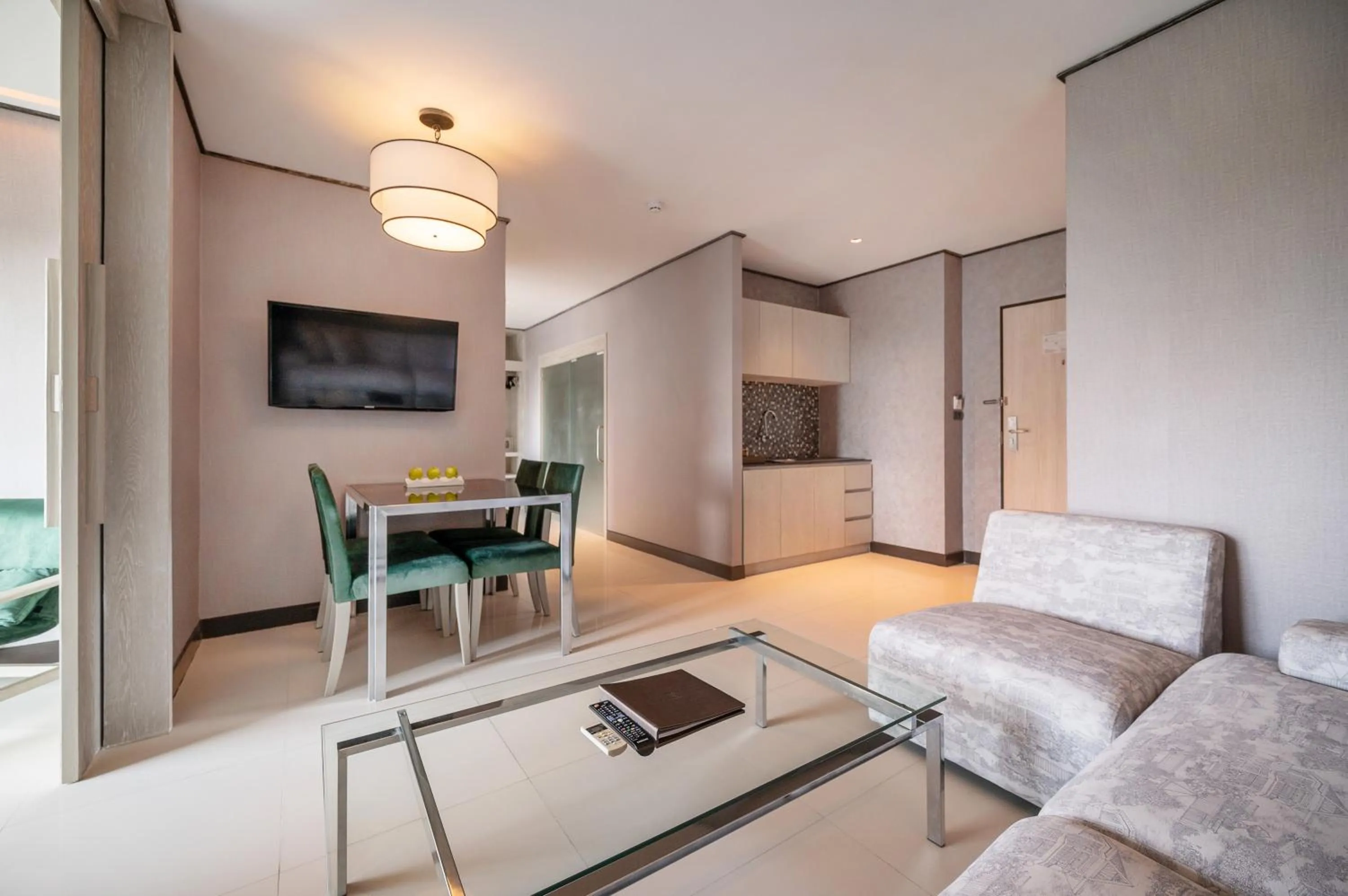 Living room in Manhattan Pattaya Hotel - SHA Extra Plus