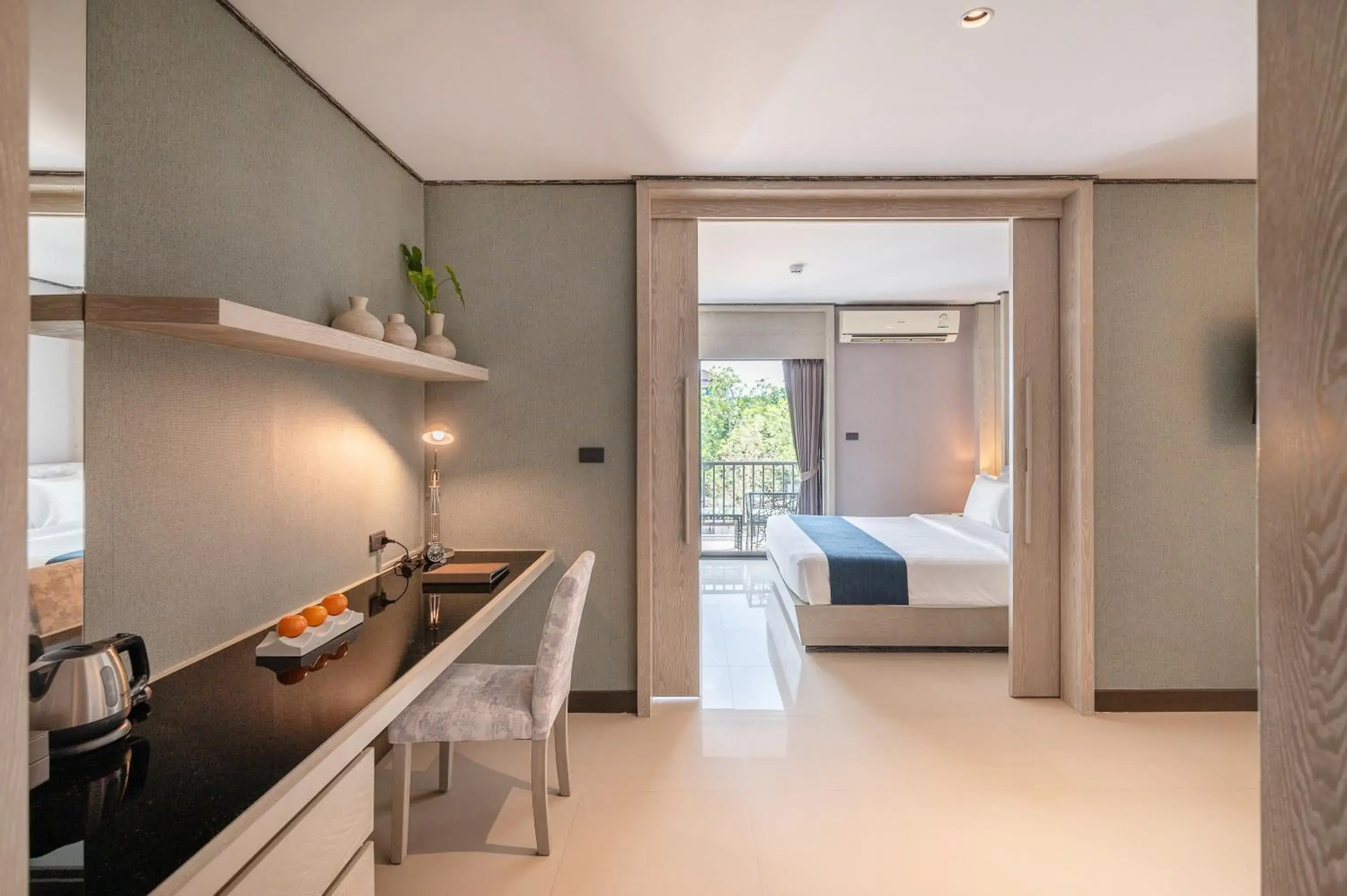 Bedroom, Bed in Manhattan Pattaya Hotel - SHA Extra Plus