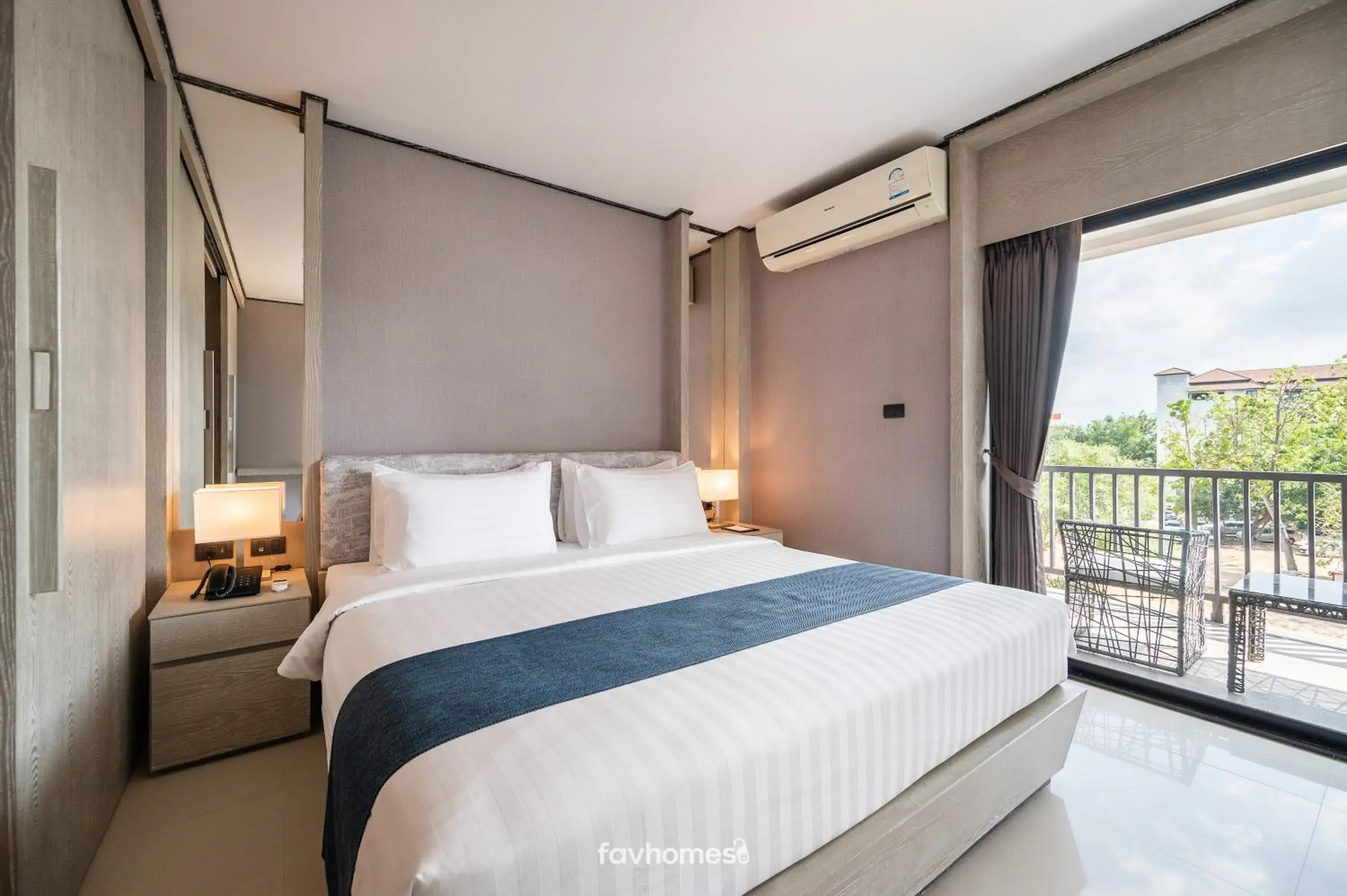 Bedroom, Bed in Manhattan Pattaya Hotel - SHA Extra Plus