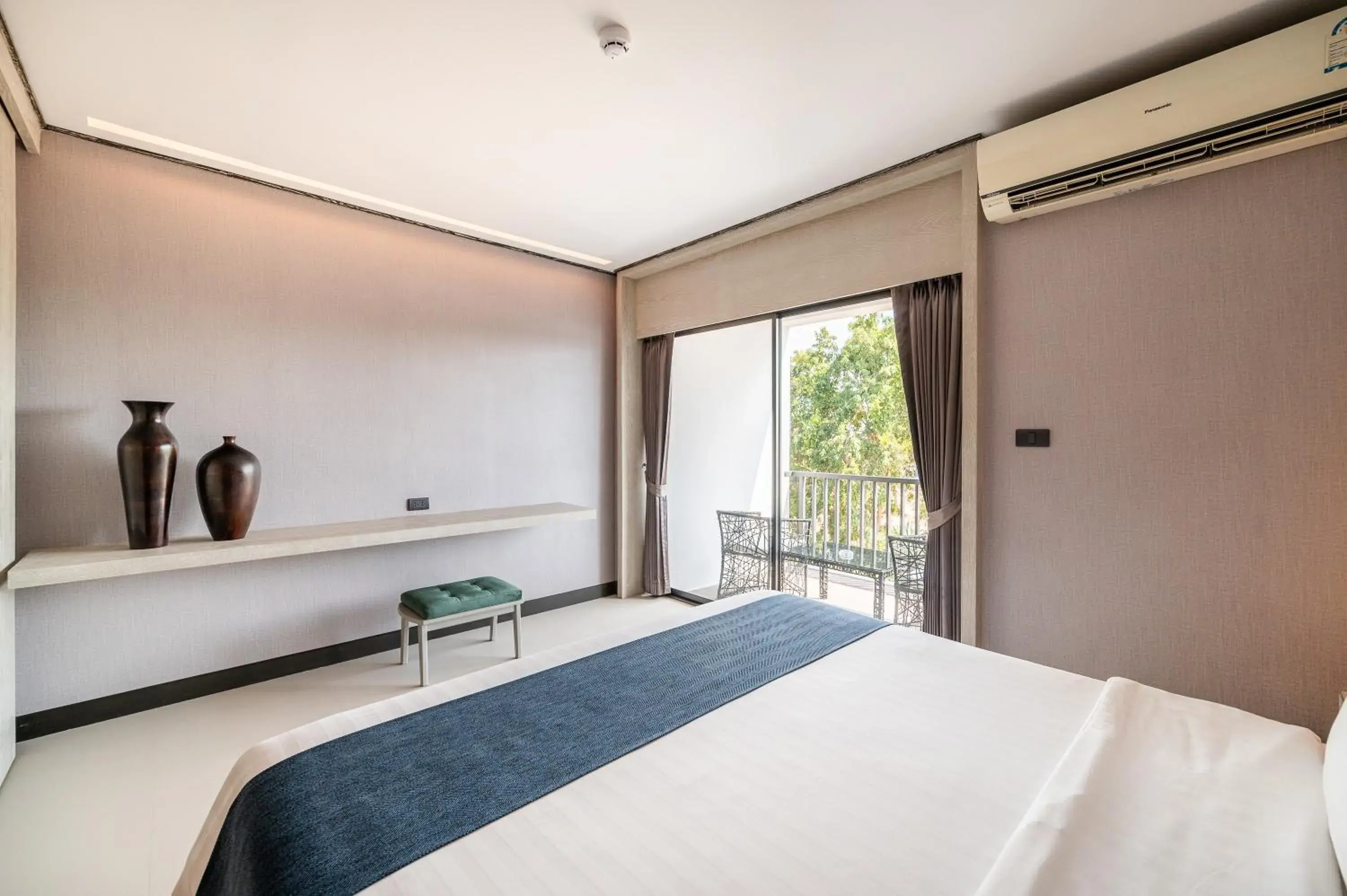 Bedroom, Bed in Manhattan Pattaya Hotel - SHA Extra Plus