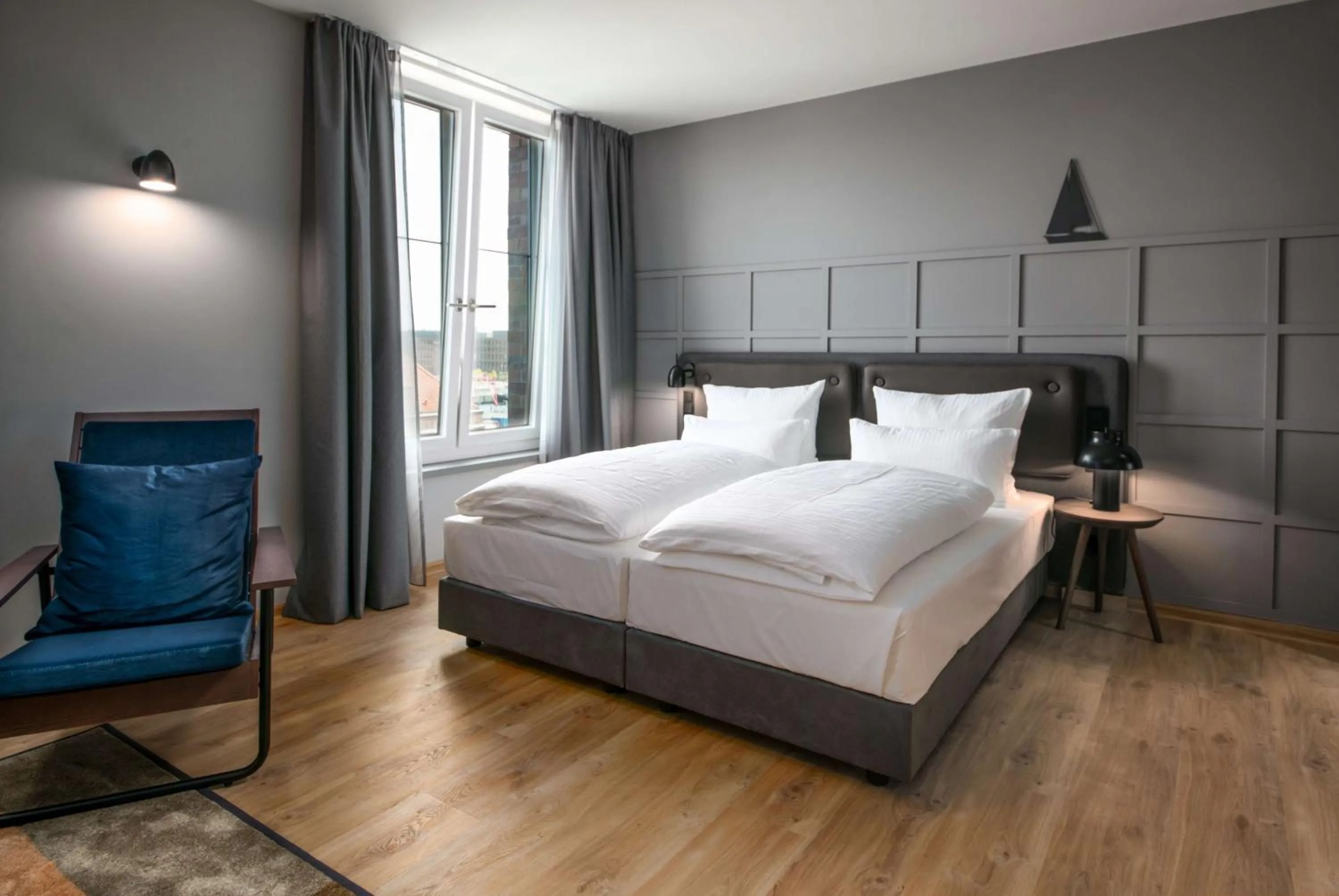 Photo of the whole room, Bed in unique by ATLANTIC Hotels Kiel