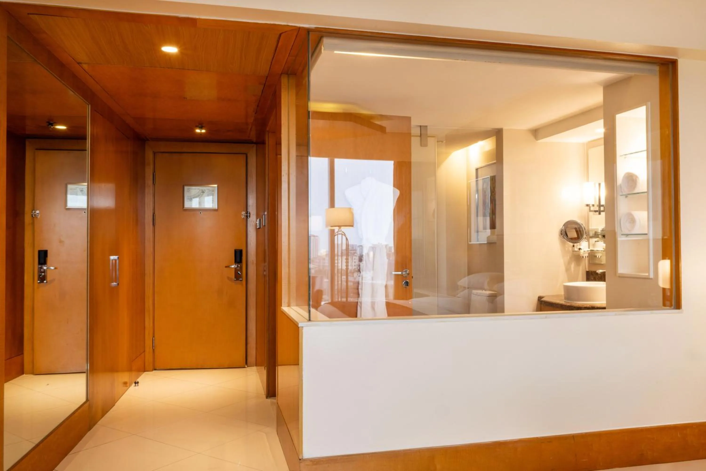 Bathroom, Bed in Lagos Continental Hotel