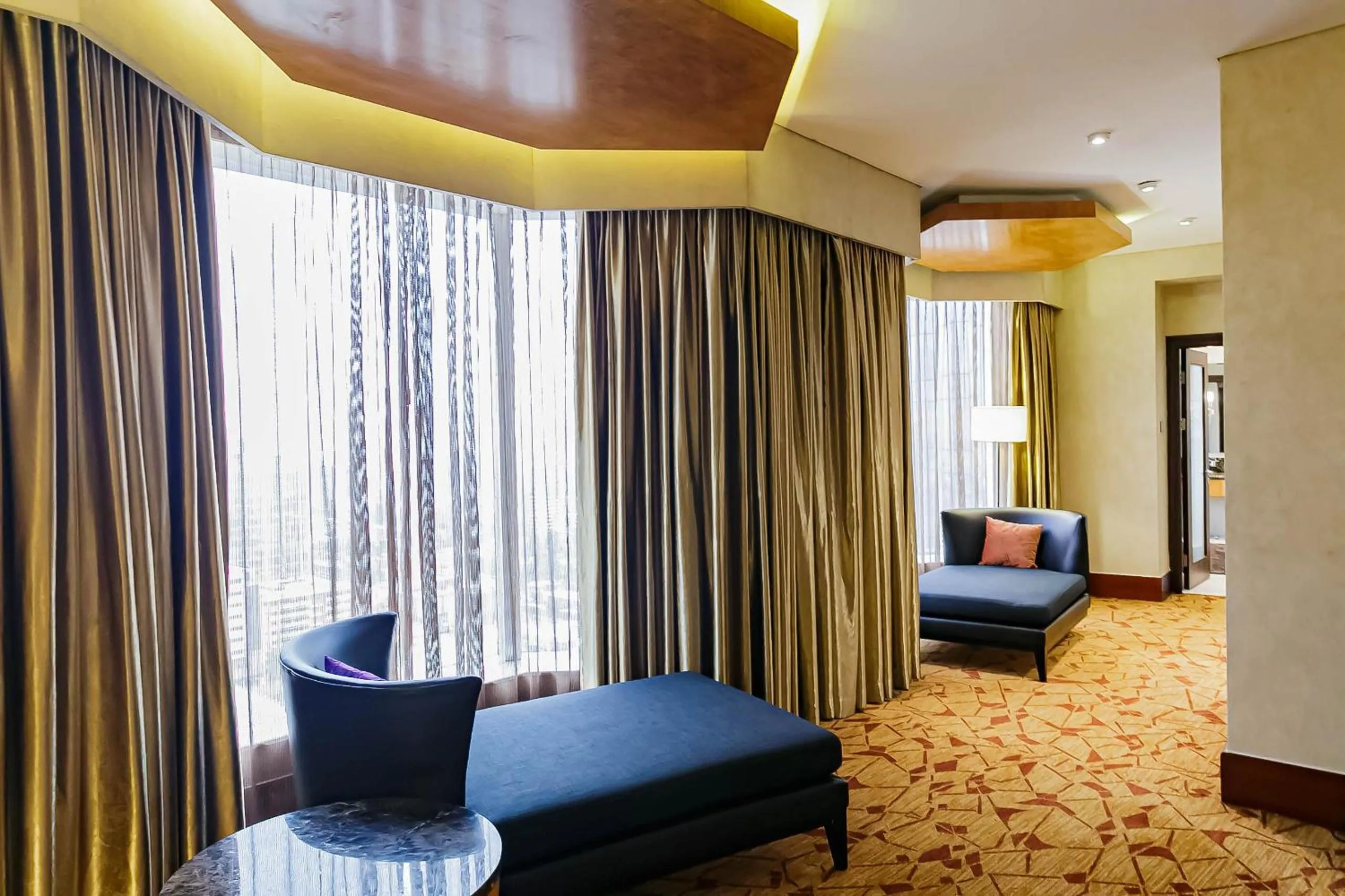 Seating area, Bed in Lagos Continental Hotel