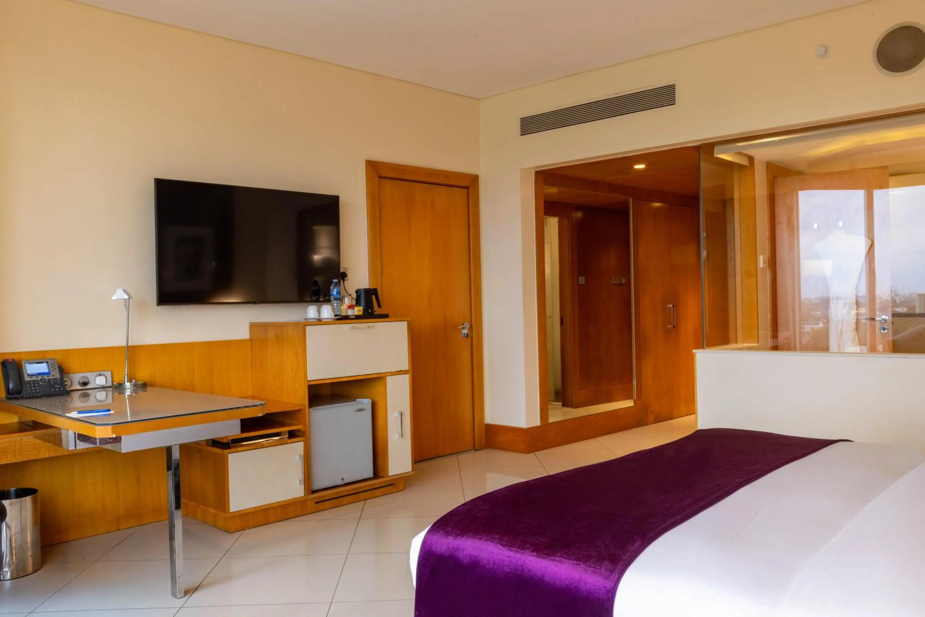 Bedroom, Bed in Lagos Continental Hotel