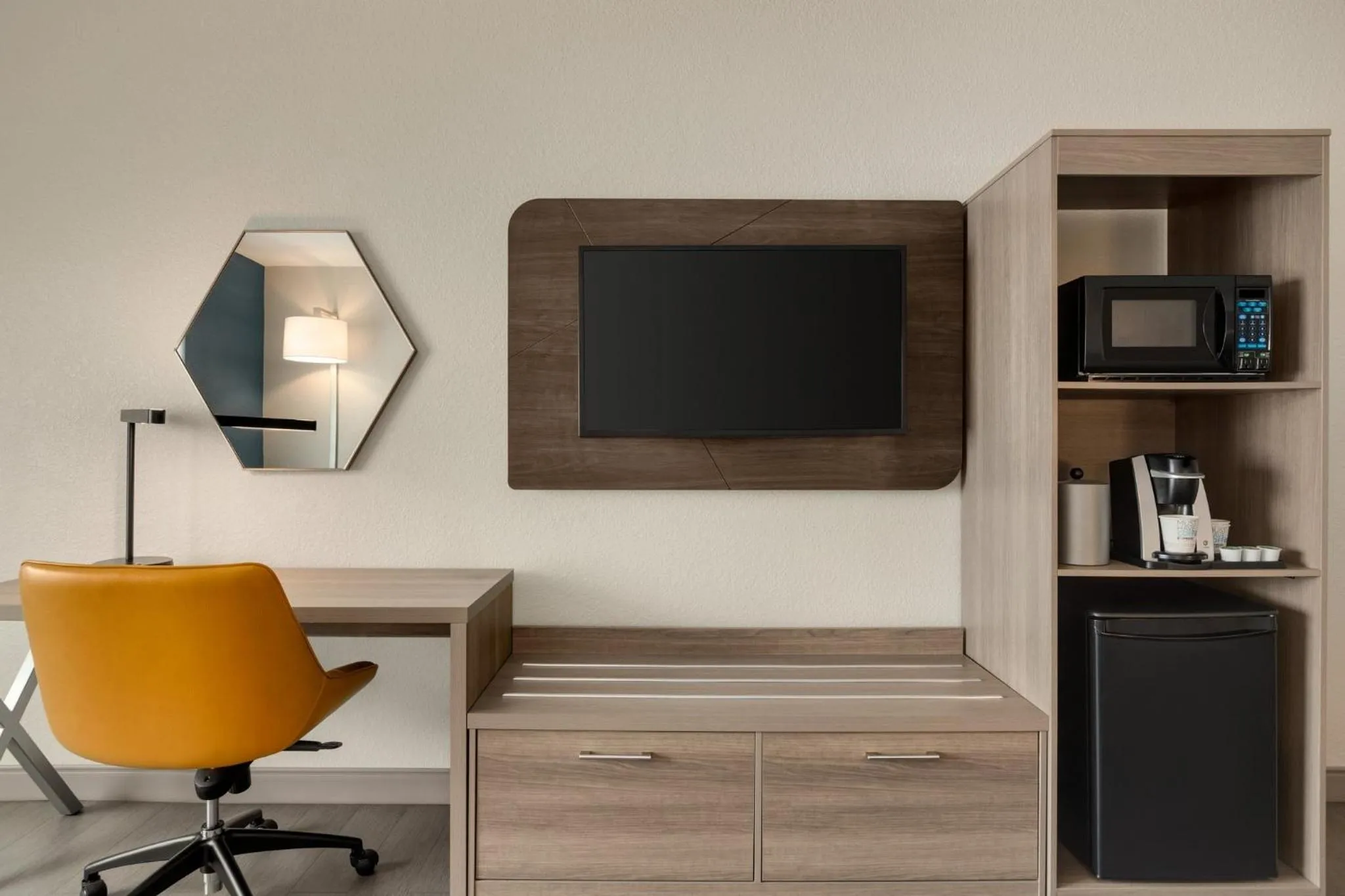 Photo of the whole room in Holiday Inn Express Fort Lauderdale Airport South by IHG