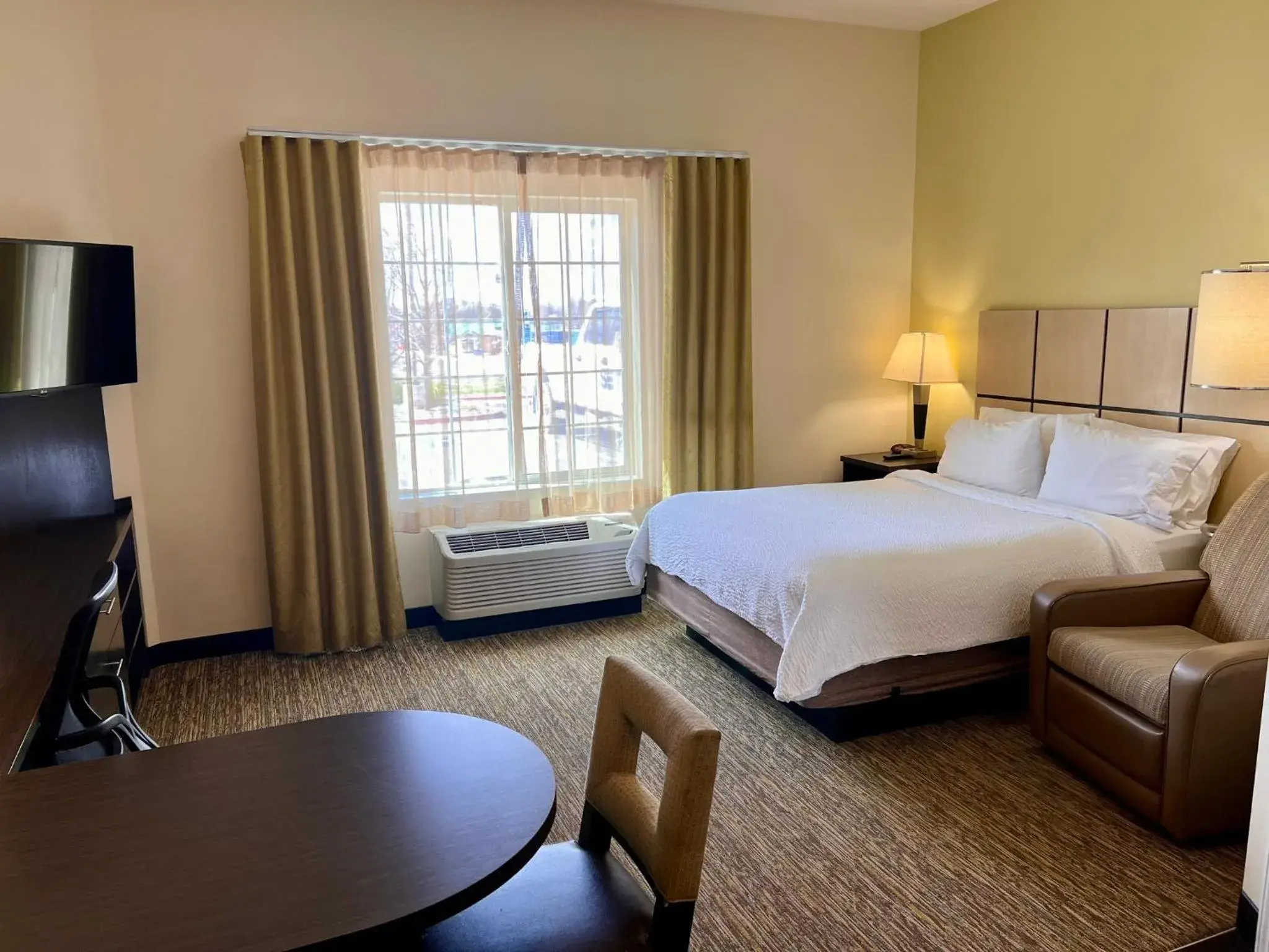 Photo of the whole room, Bed in Candlewood Suites Winnemucca by IHG Photo of the whole room, Bed in Candlewood Suites Winnemucca by IHG
