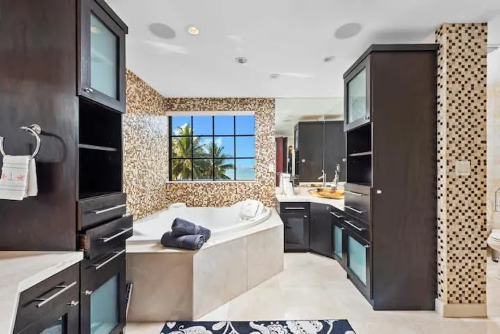 Bath in Villa Toscana - Luxury with Pool