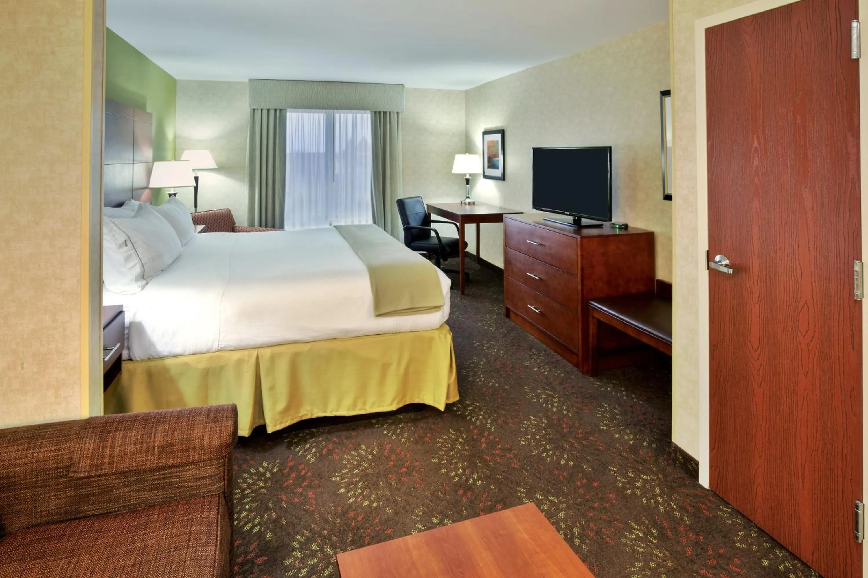 Photo of the whole room, Bed in Holiday Inn Express Frankenmuth by IHG