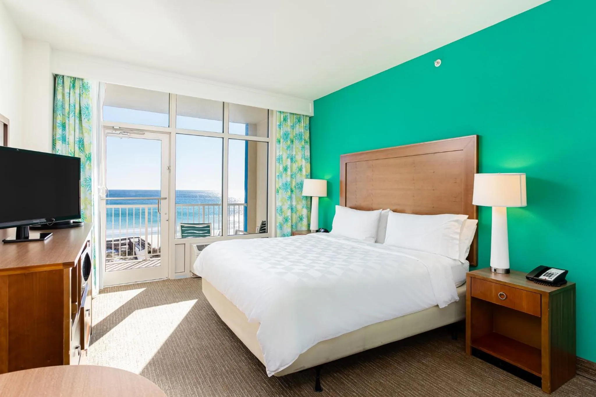 Photo of the whole room, Bed in Holiday Inn Resort Fort Walton Beach by IHG
