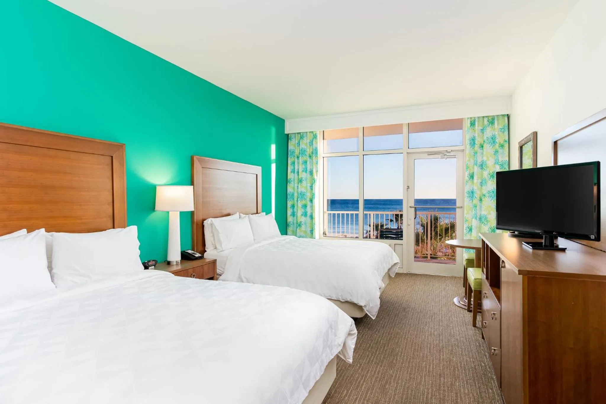 Photo of the whole room, Bed in Holiday Inn Resort Fort Walton Beach by IHG