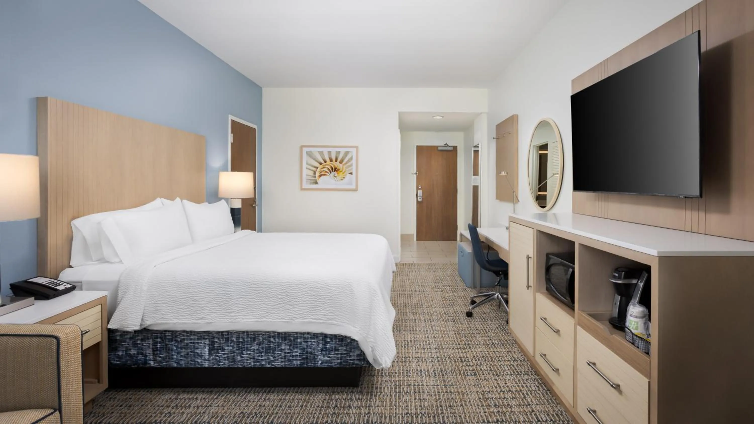 Photo of the whole room, Bed in Holiday Inn Resort Fort Walton Beach by IHG