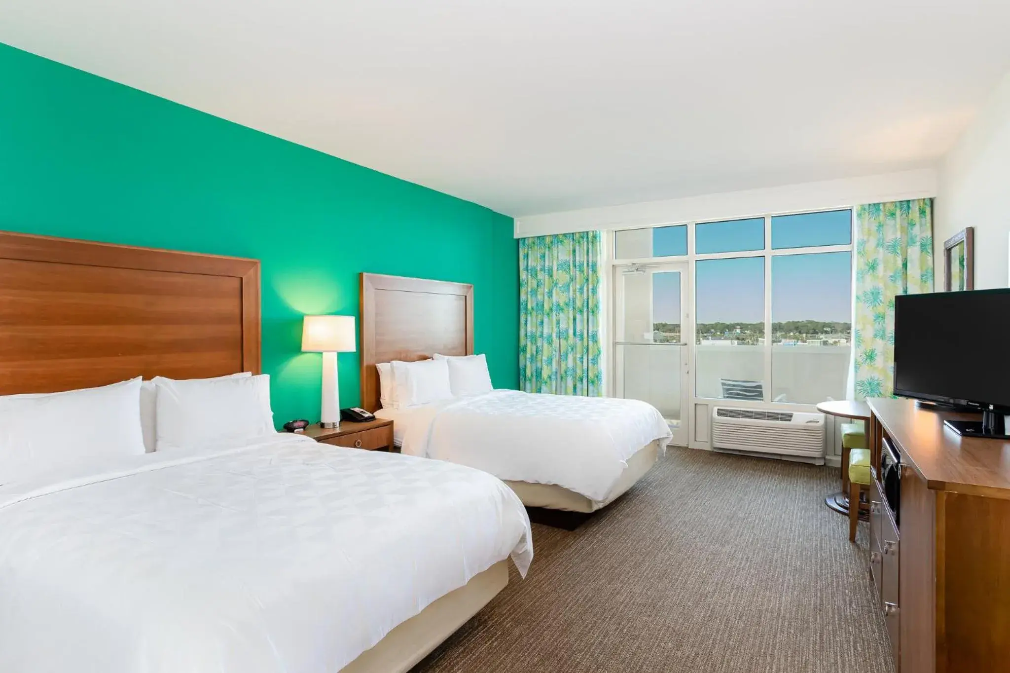 Photo of the whole room, Bed in Holiday Inn Resort Fort Walton Beach by IHG Photo of the whole room, Bed in Holiday Inn Resort Fort Walton Beach by IHG