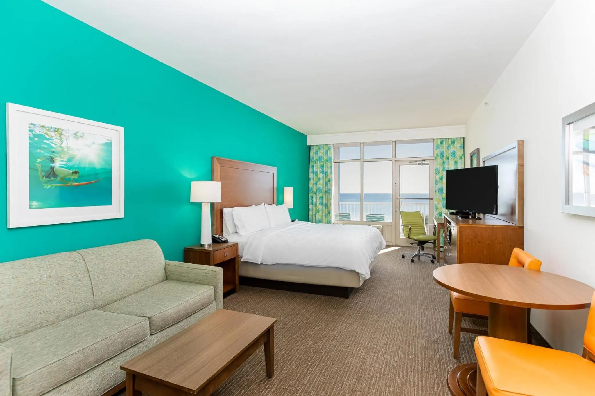 Photo of the whole room, Bed in Holiday Inn Resort Fort Walton Beach by IHG