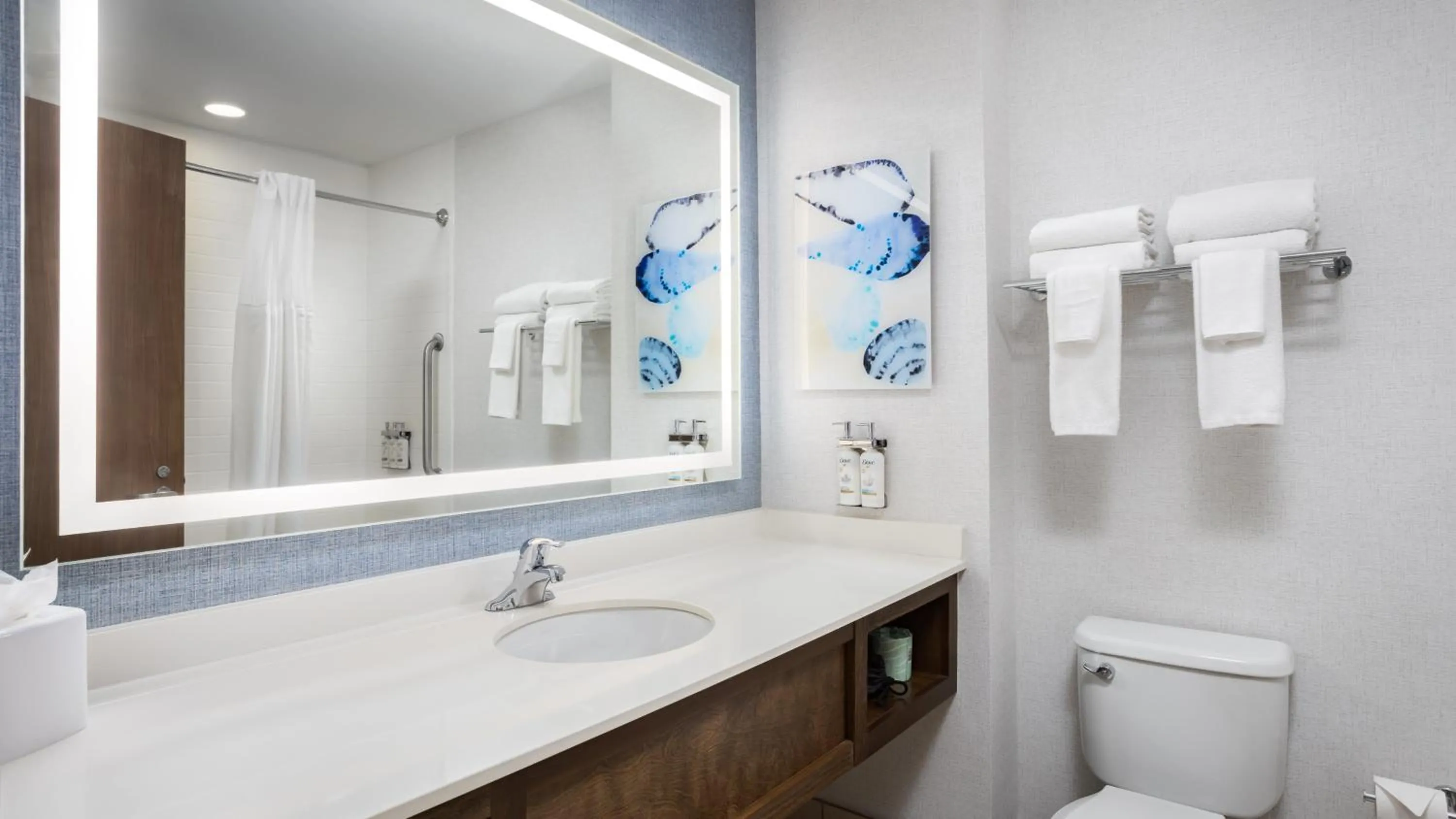 Bedroom in Holiday Inn Resort Fort Walton Beach by IHG