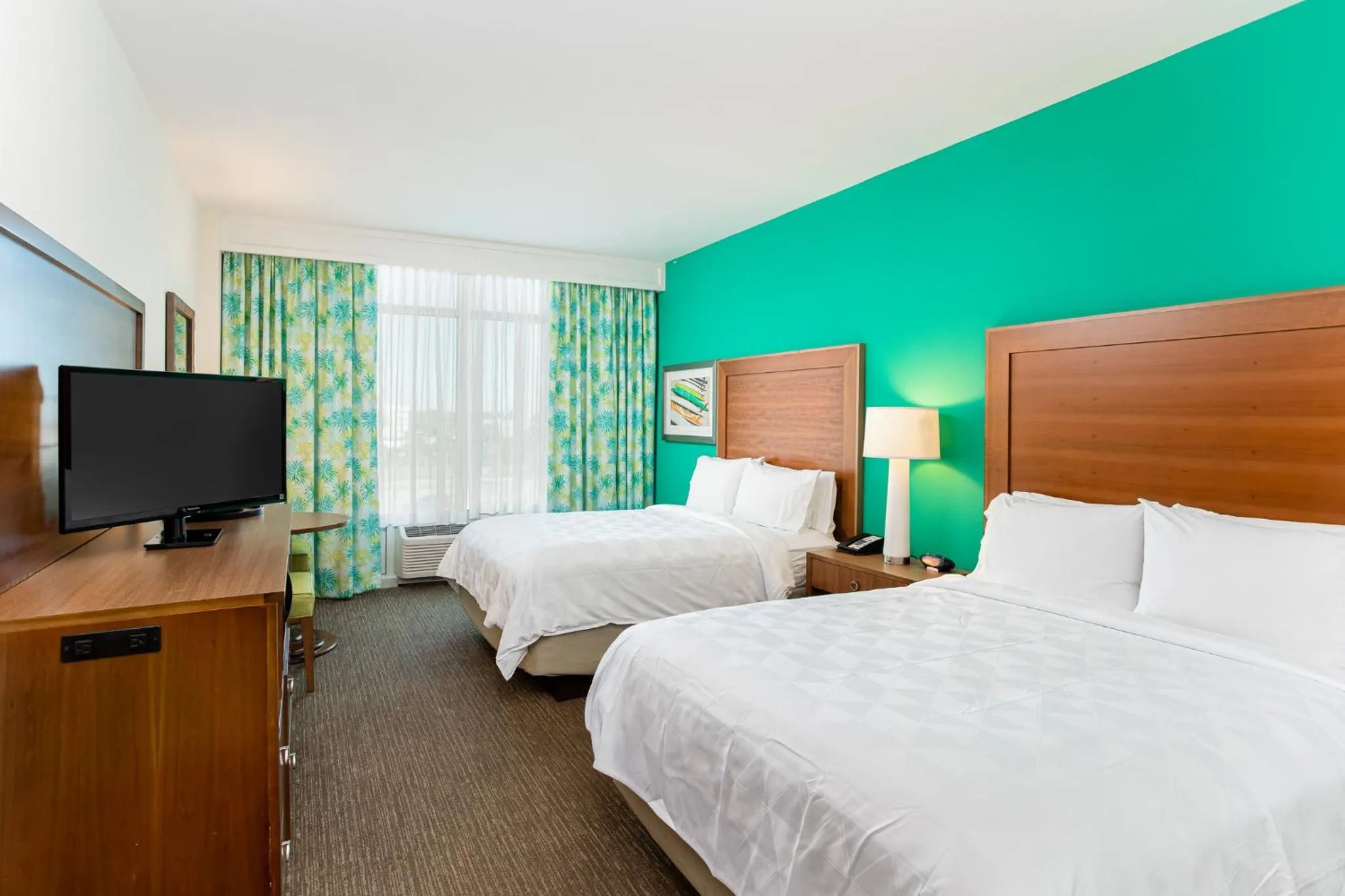 Photo of the whole room, Bed in Holiday Inn Resort Fort Walton Beach by IHG
