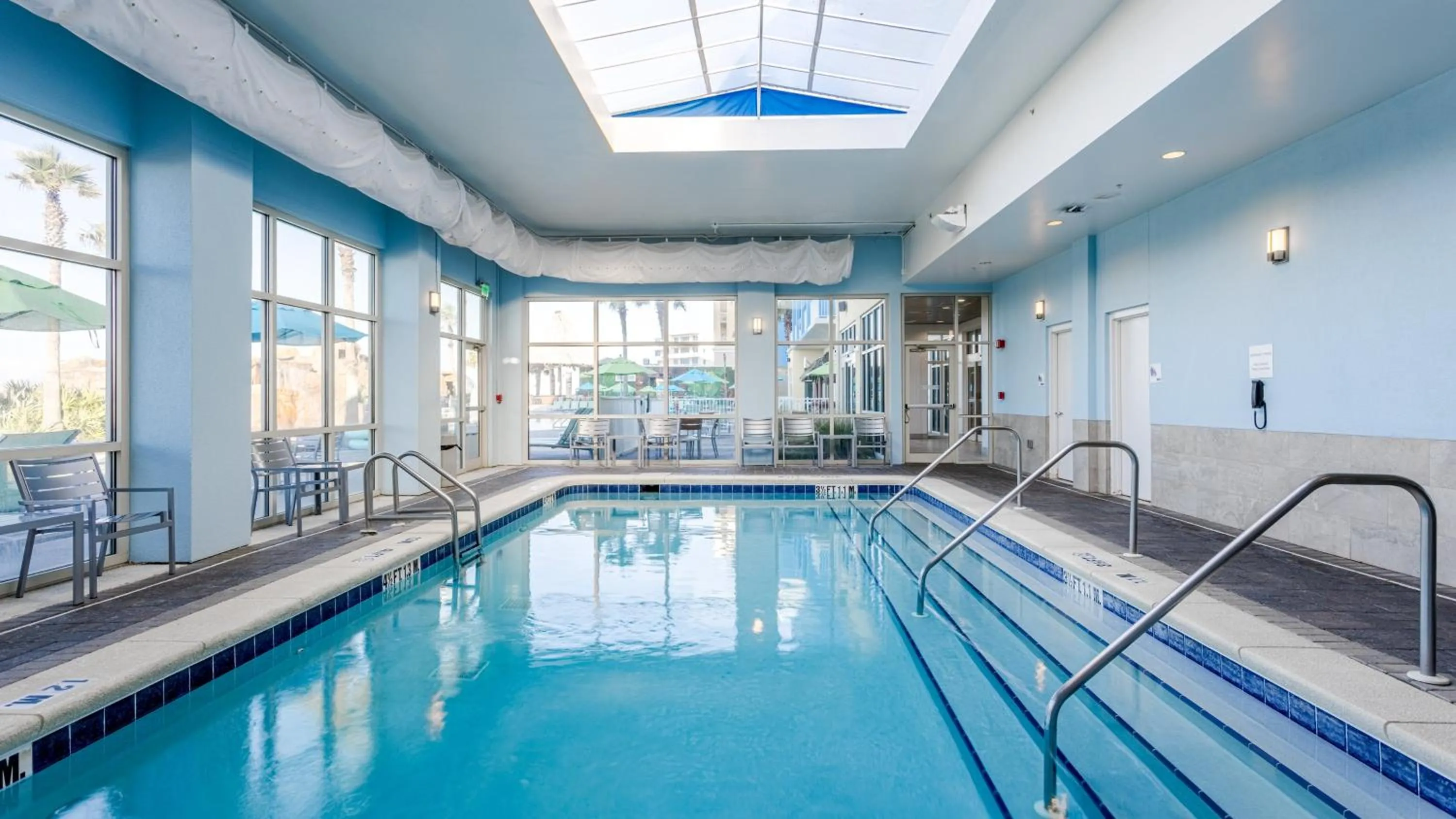 Swimming pool in Holiday Inn Resort Fort Walton Beach by IHG