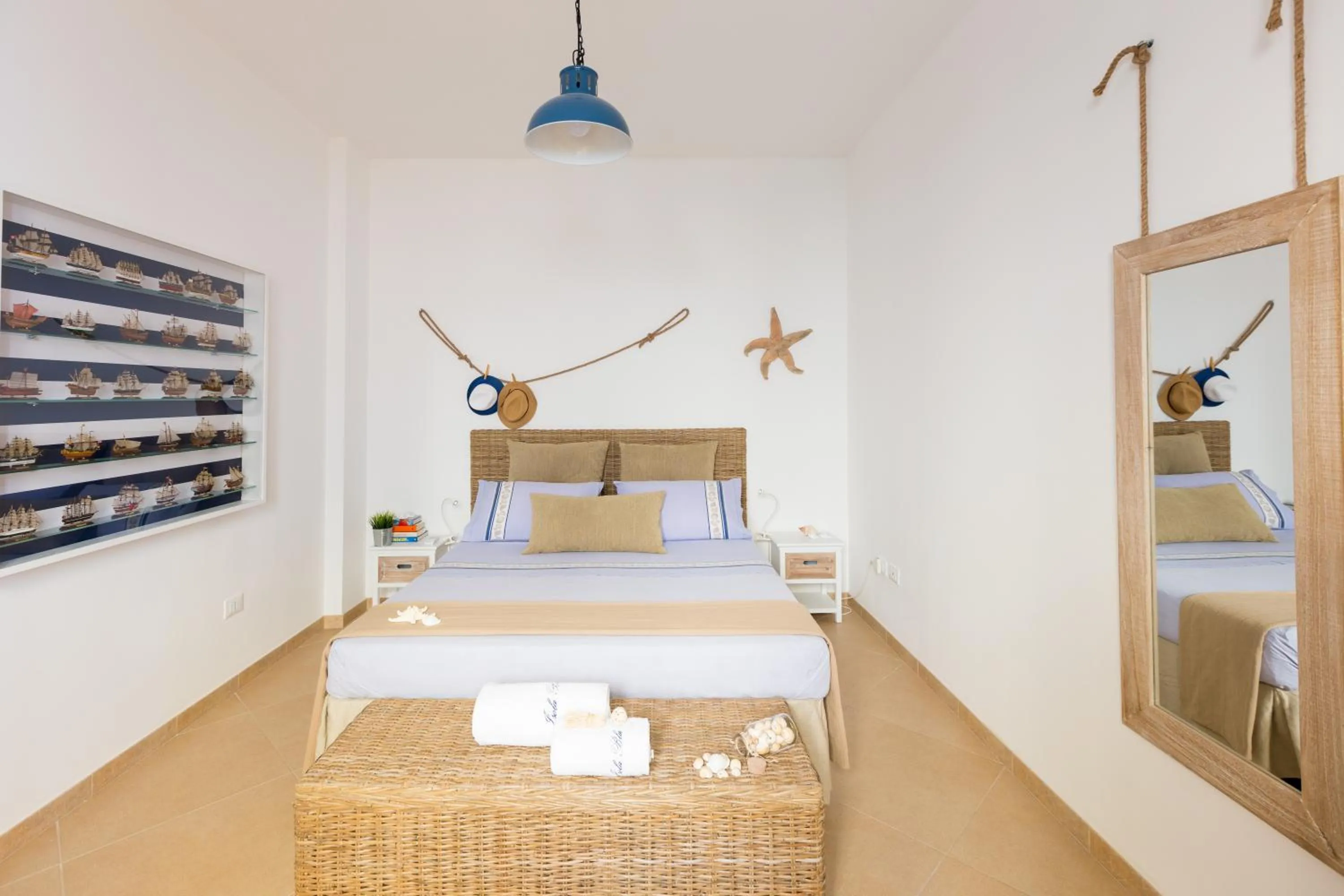 Photo of the whole room, Bed in Isola Blu