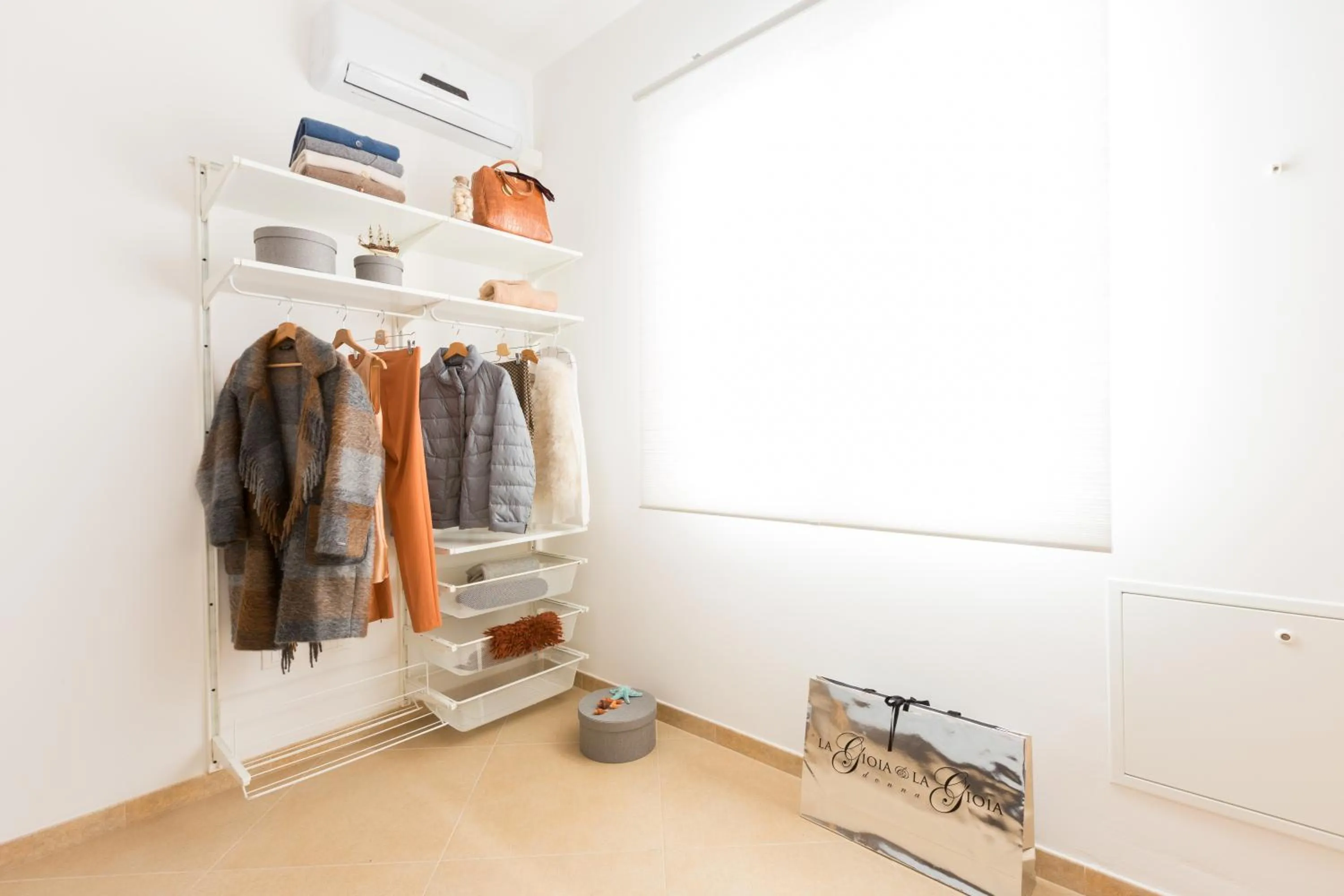 Photo of the whole room in Isola Blu