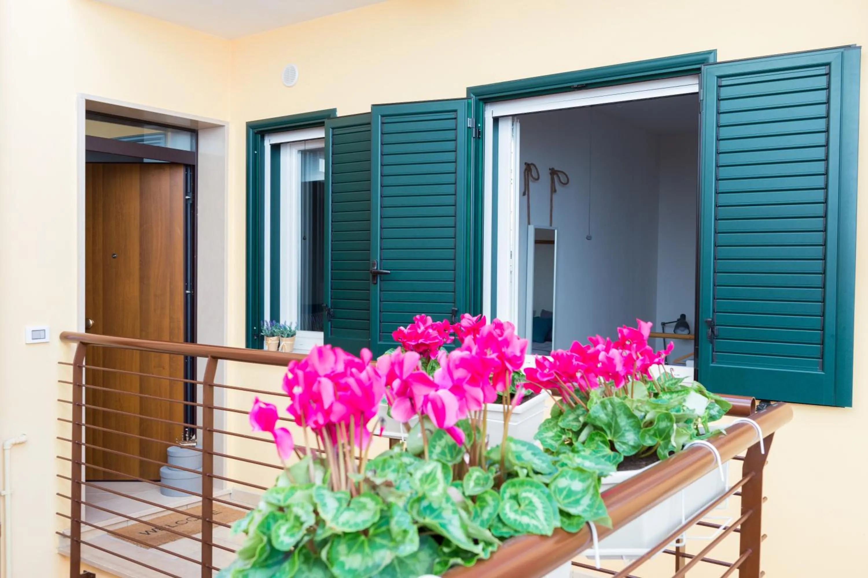 Facade/entrance in Isola Blu