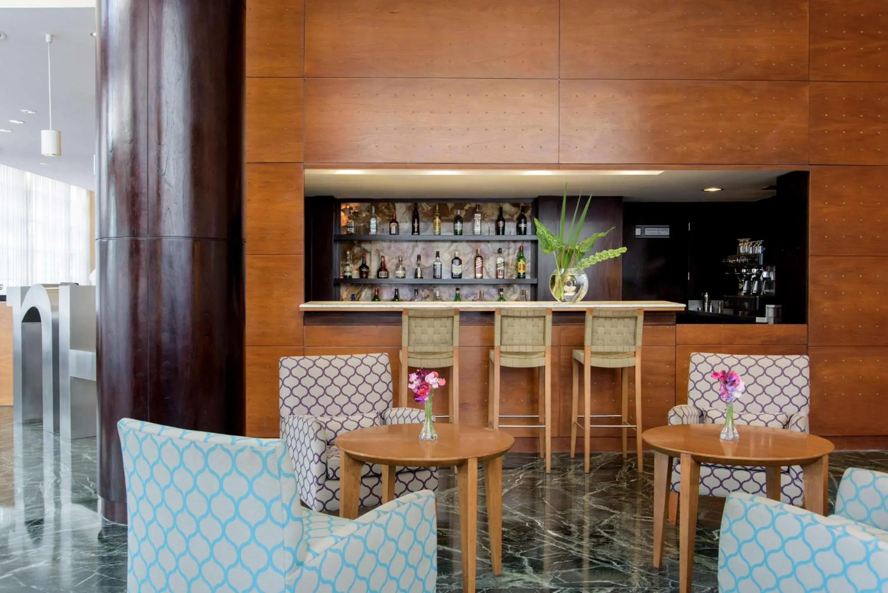 Lounge or bar in NH Buenos Aires Latino Lounge or bar in NH Buenos Aires Latino