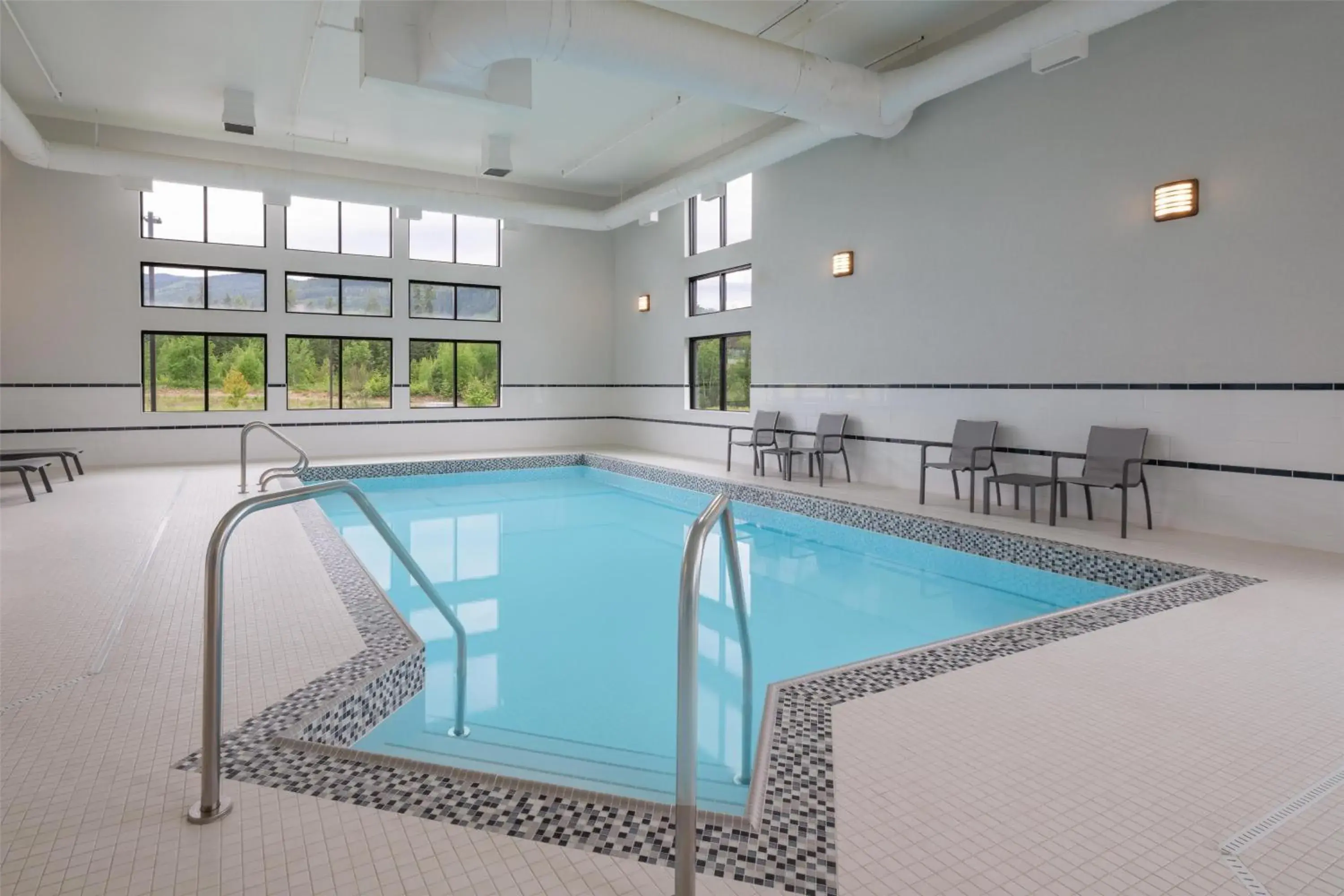 Pool view in Best Western Plus Gateway to the Falls Pool view in Best Western Plus Gateway to the Falls