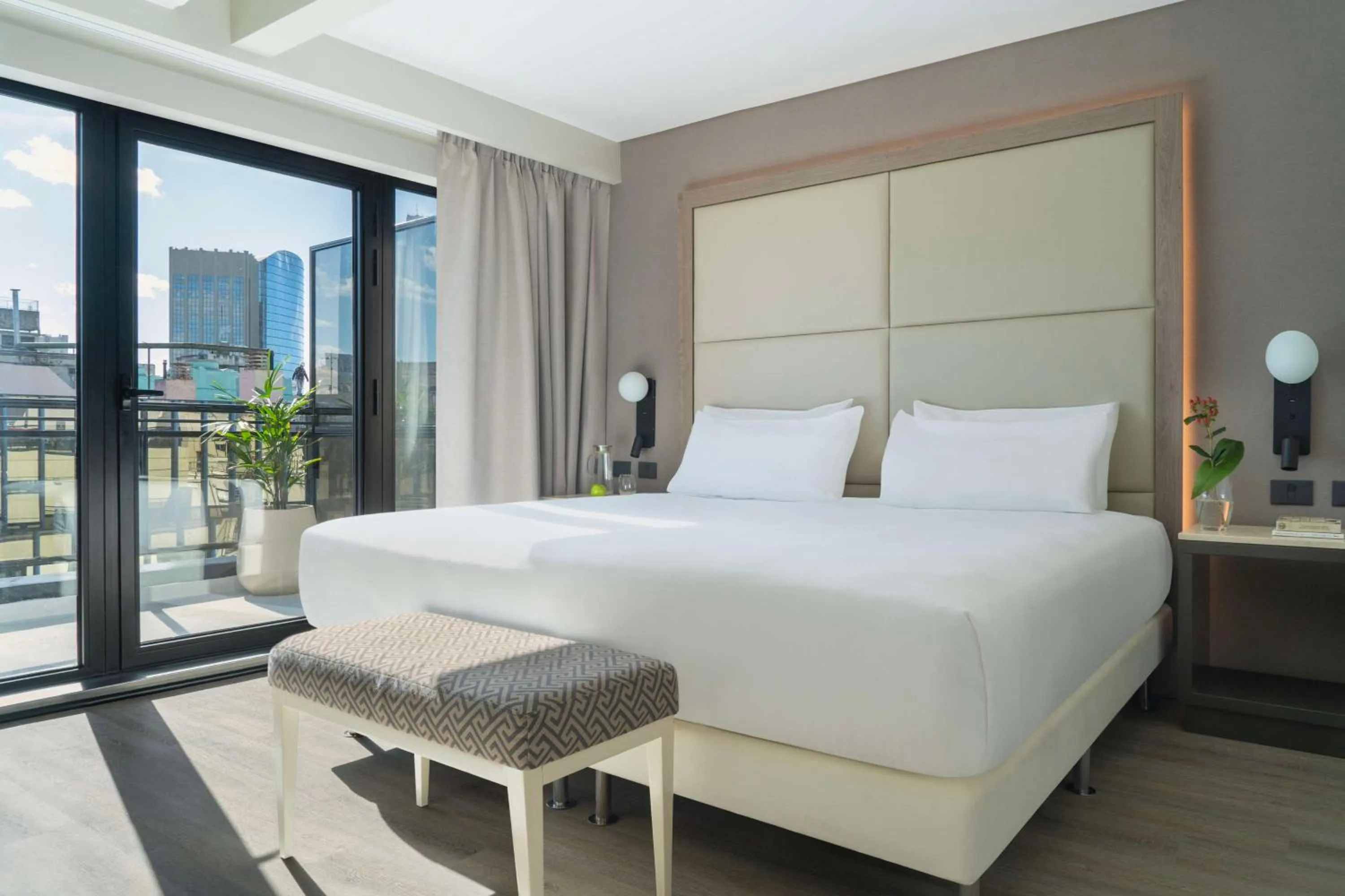 Bedroom, Bed in NH Buenos Aires Florida