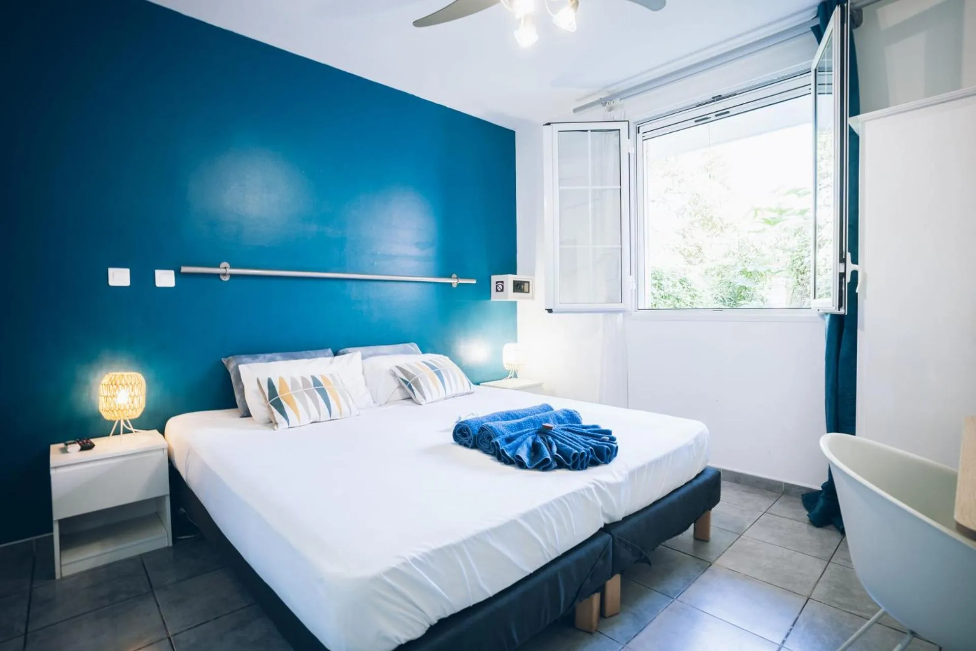 Bedroom, Bed in Lindsey Hôtel