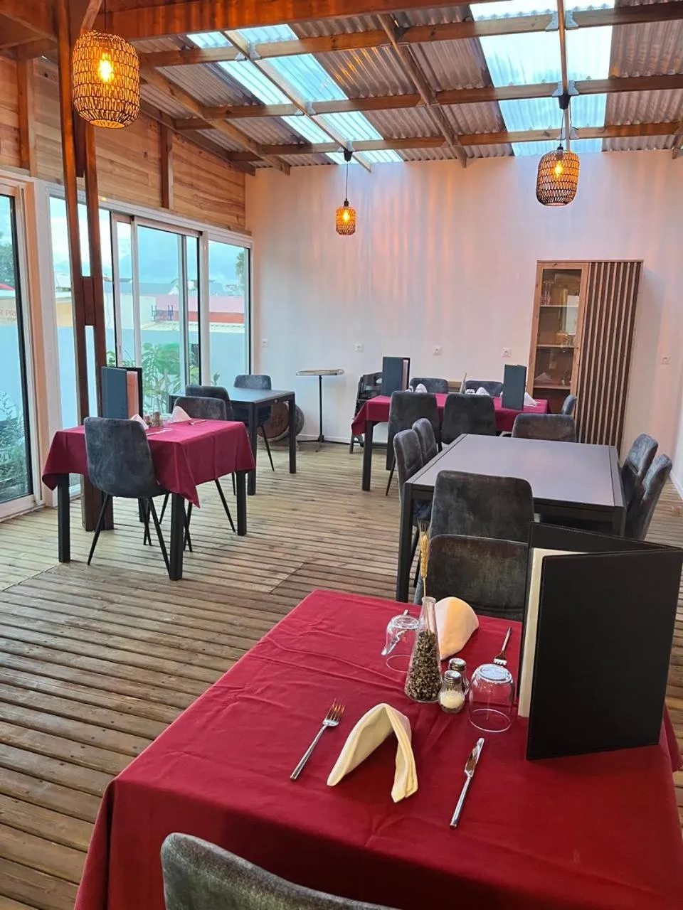 Restaurant/places to eat in Lindsey Hôtel