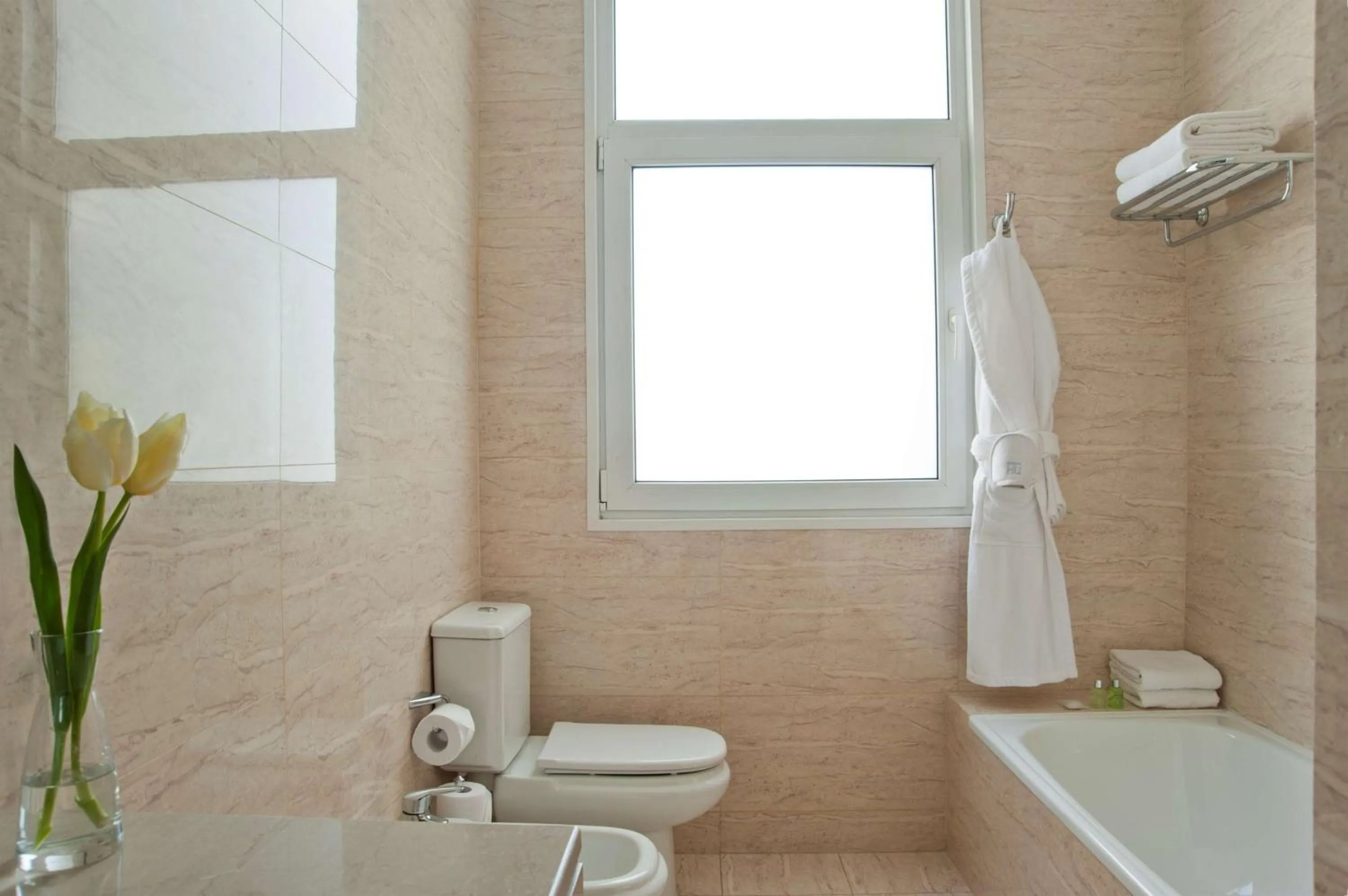 Bathroom in NH City Buenos Aires