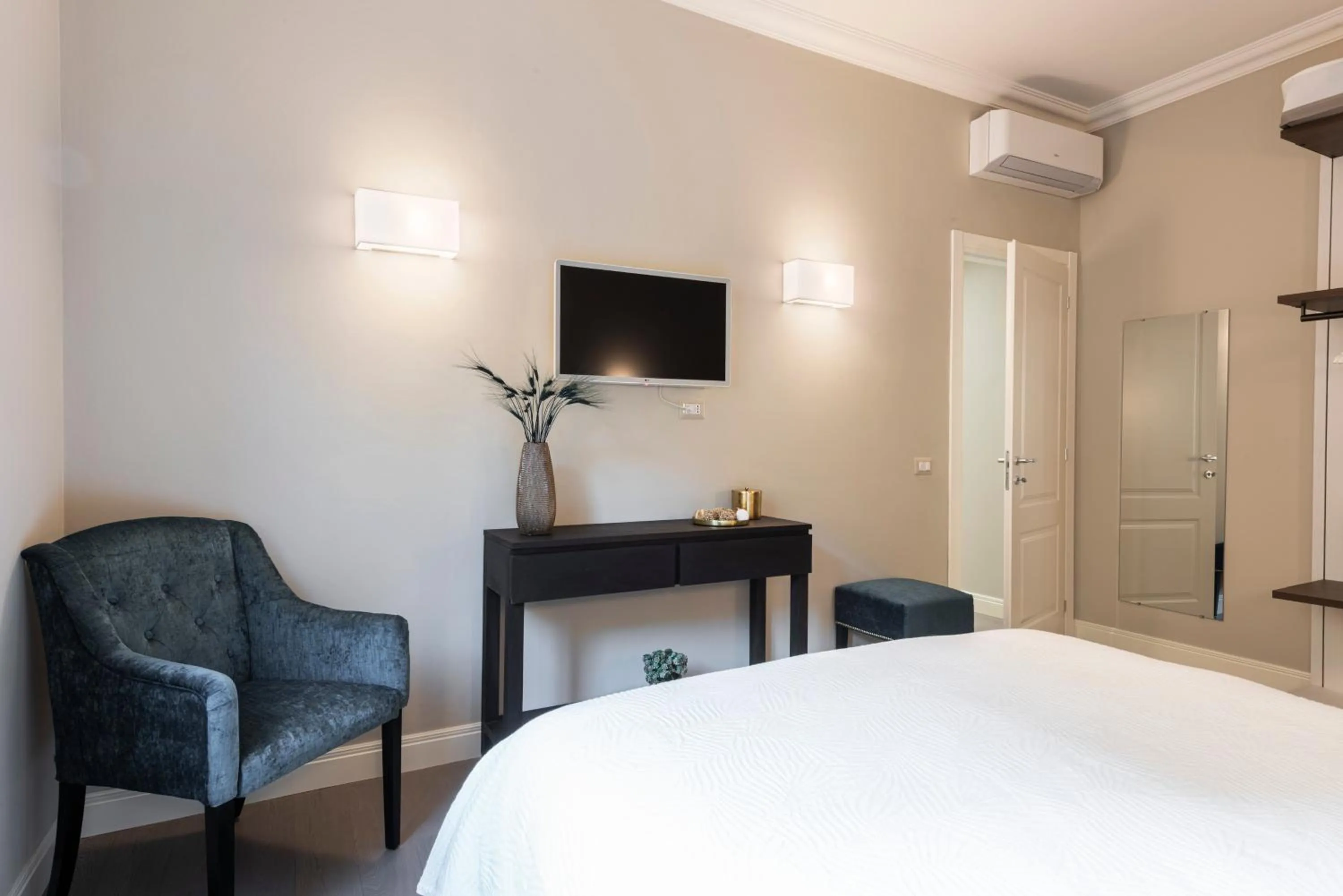 Bed in Michelangelo Hideaway by Mmega