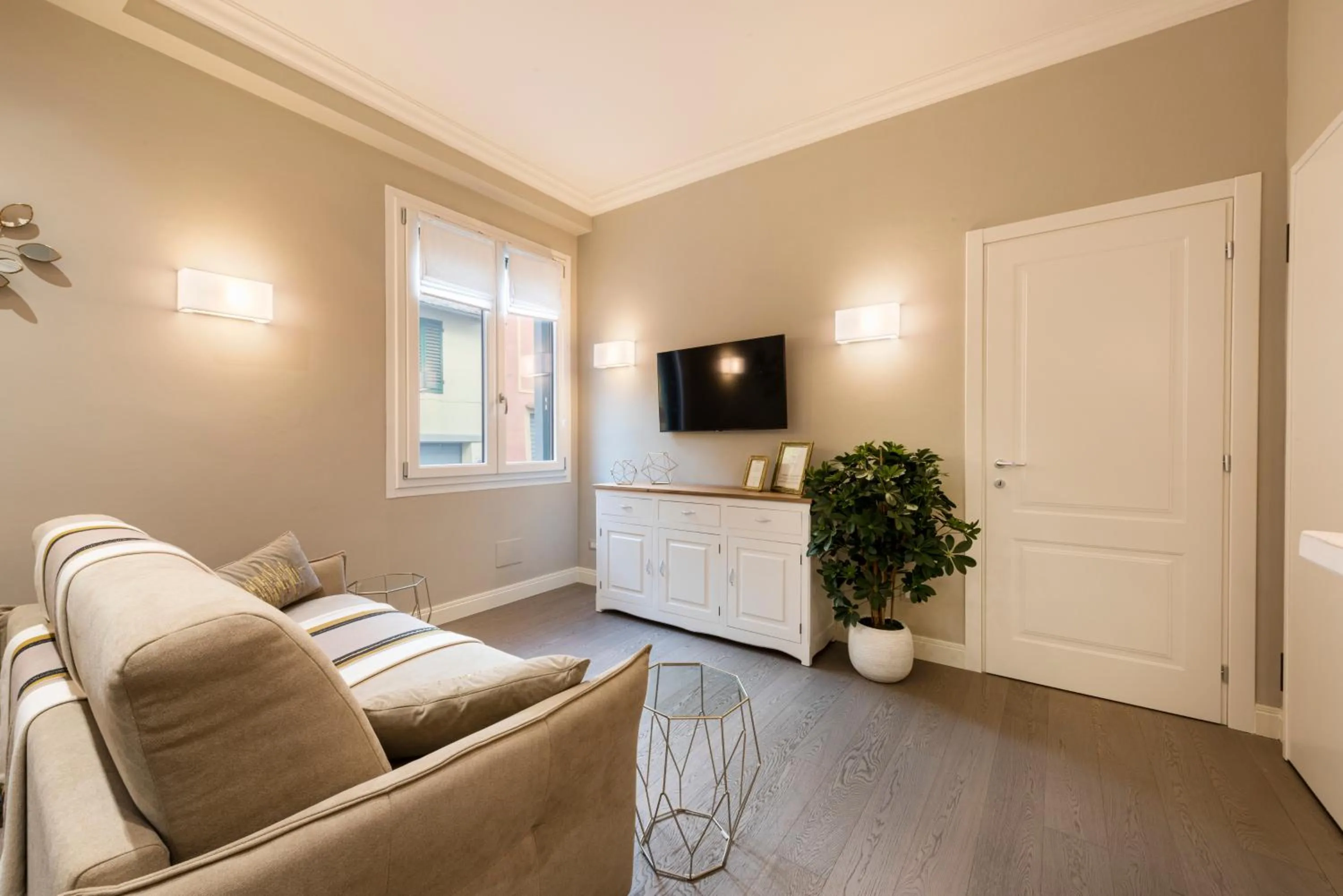 TV and multimedia in Michelangelo Hideaway by Mmega