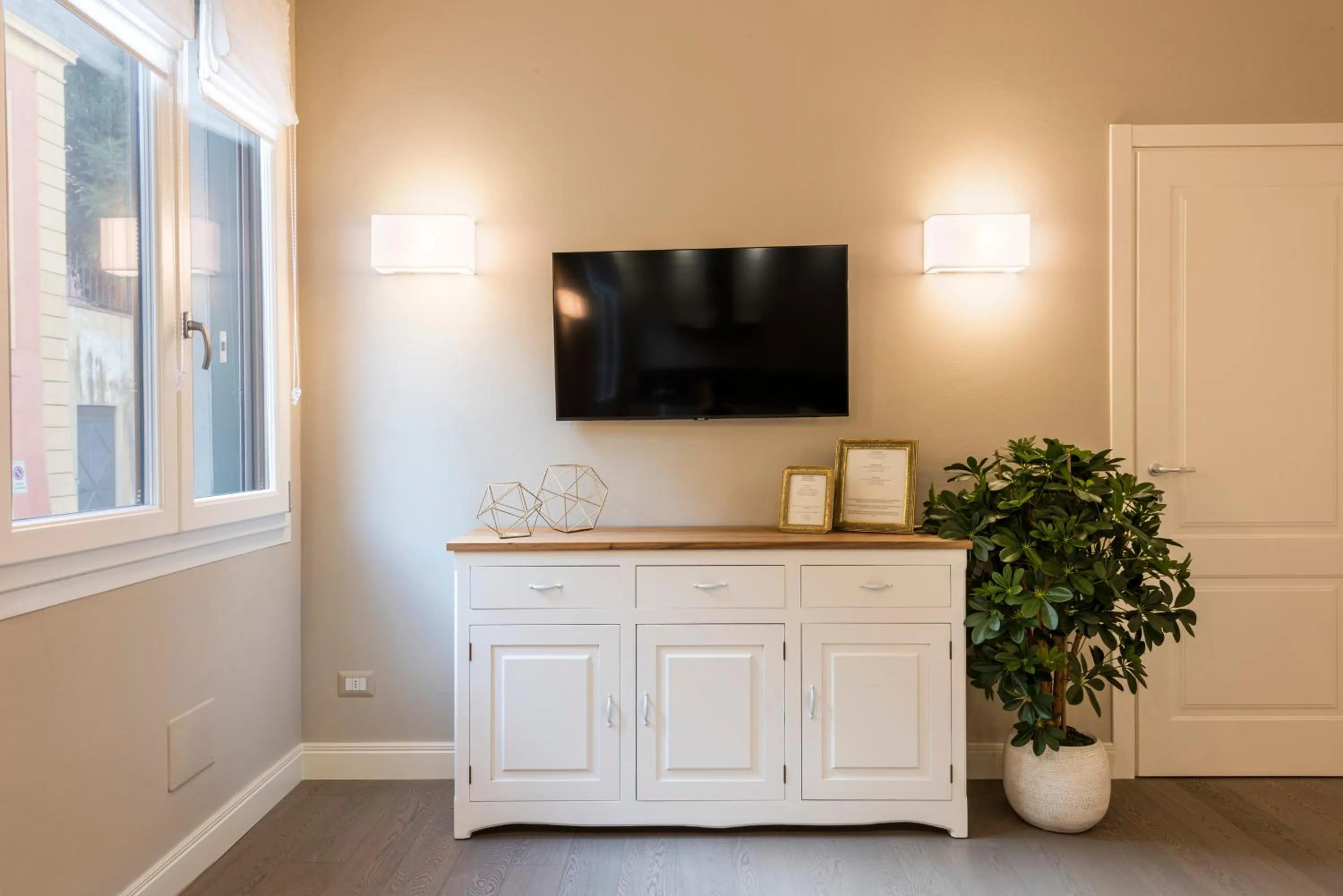 TV and multimedia in Michelangelo Hideaway by Mmega