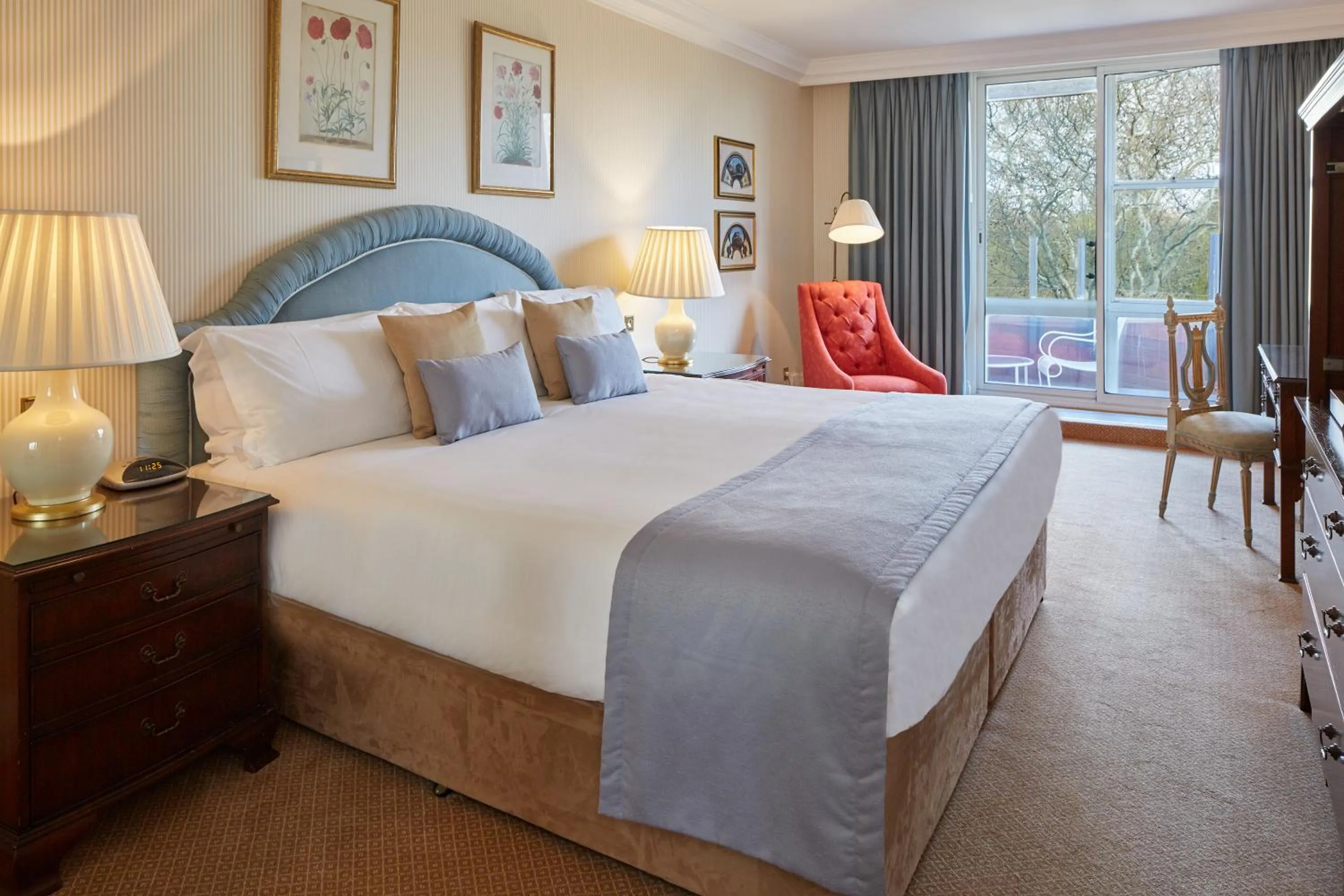 Bed in Cheval Thorney Court at Hyde Park