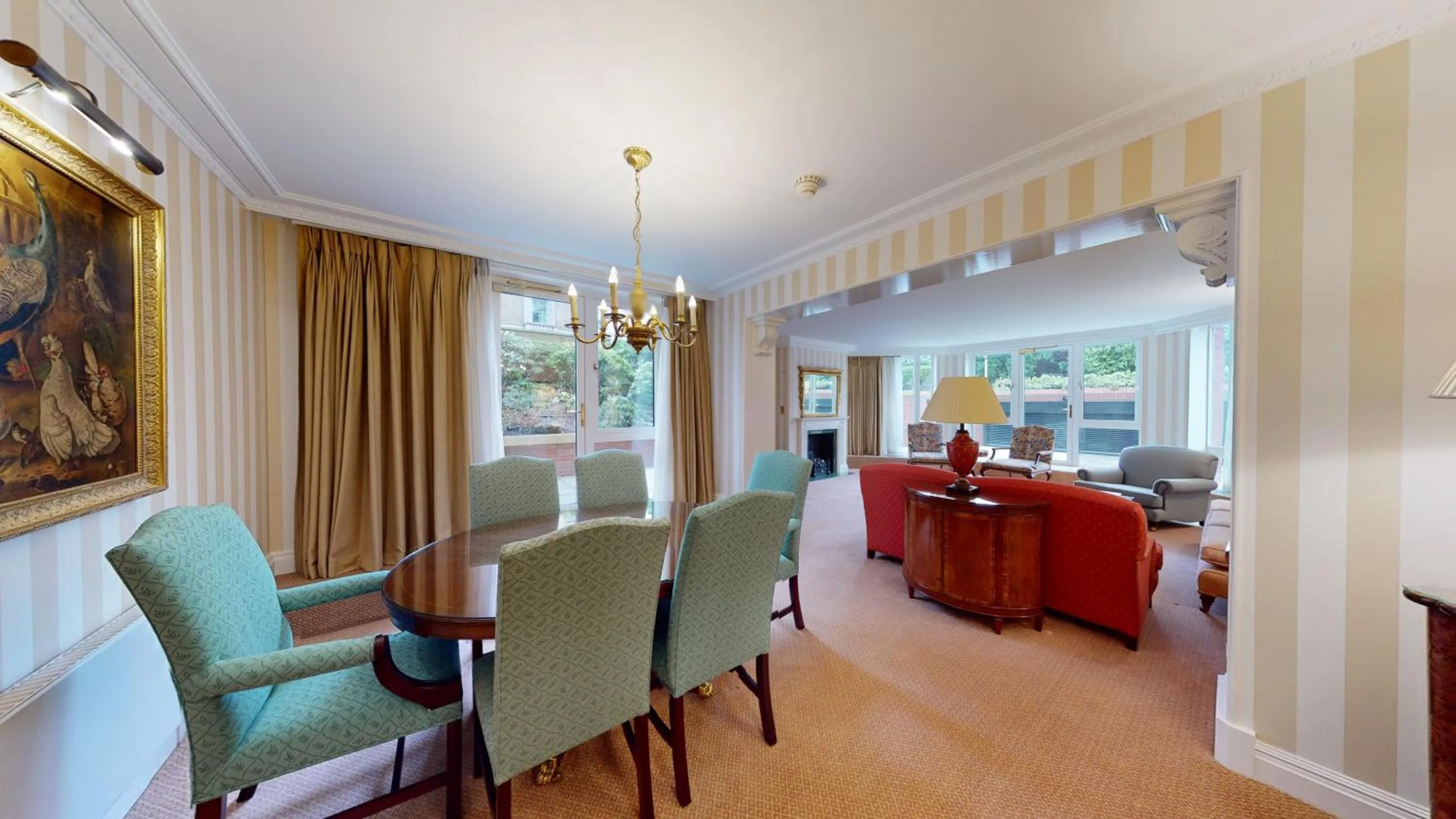 Living room in Cheval Thorney Court at Hyde Park